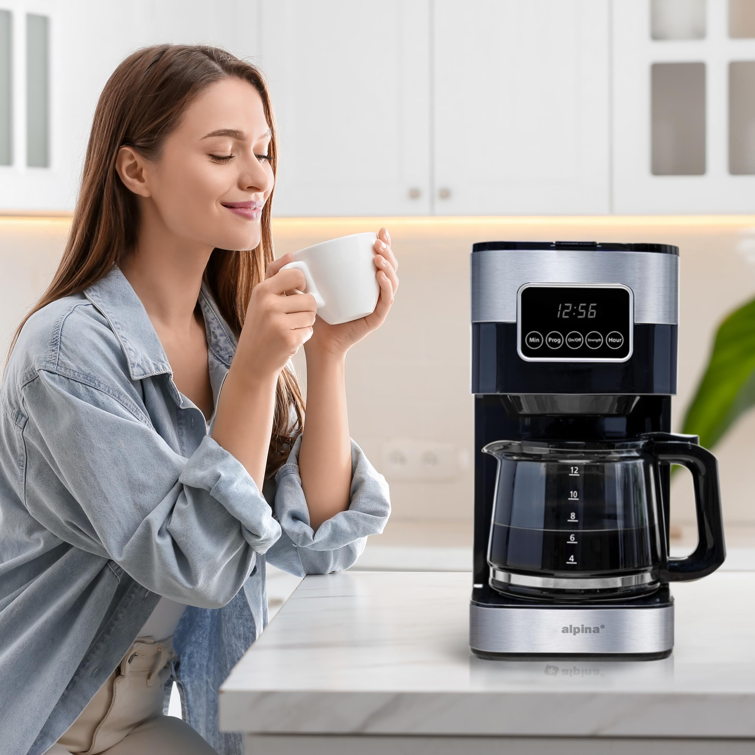 alpina Cafetera de Filtro - Máquina de Café 1.5L/ 12 Tazas de Café de Filtro - Cafetera con Pantalla Digital, Temporizador y Placa Calefactora - Intensidad del Café Ajustable - Negro