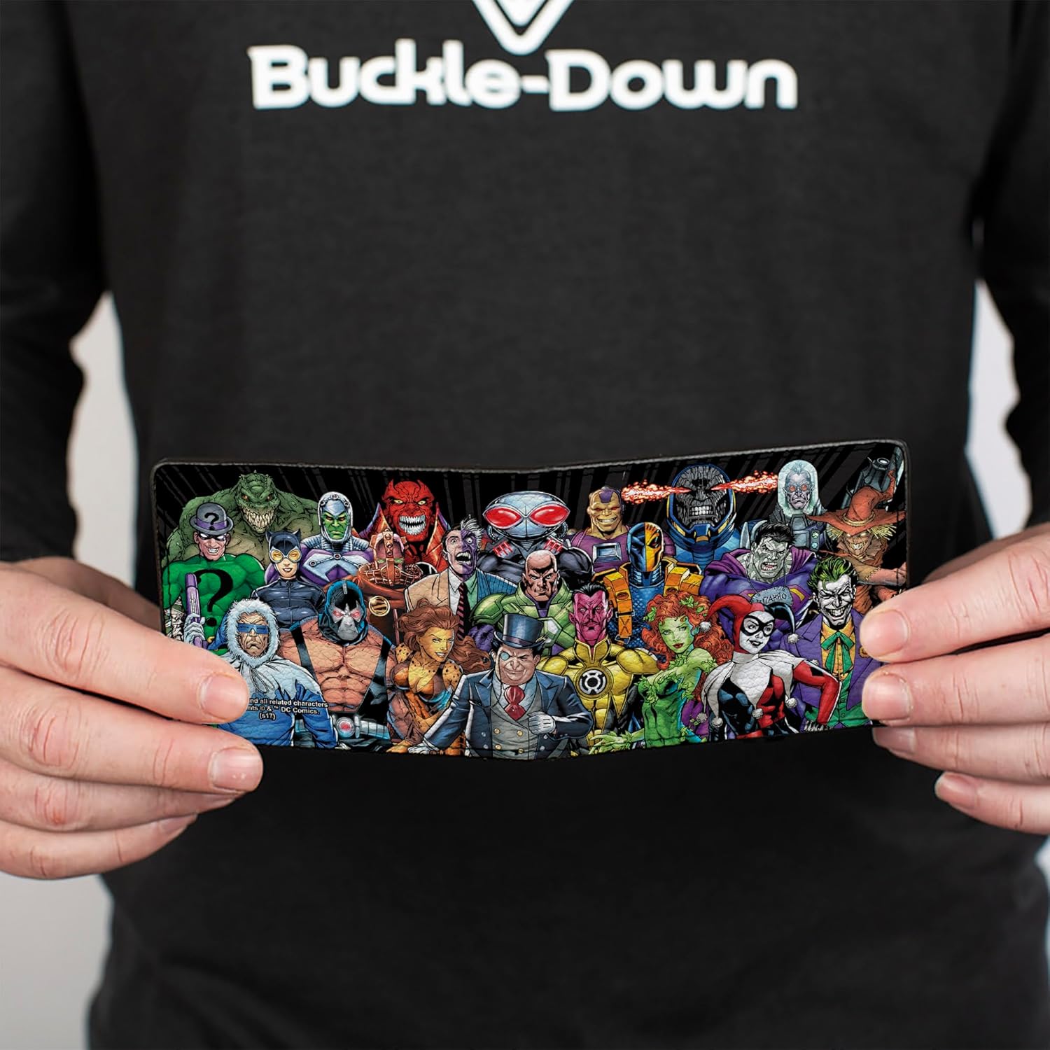 Buckle-Down mens Buckle-down Pu Bifold - Dc 23-villains Group Pose Black/Gray Bi Fold Wallet, Multicolor, 4.0 x 3.5 US - Image 4