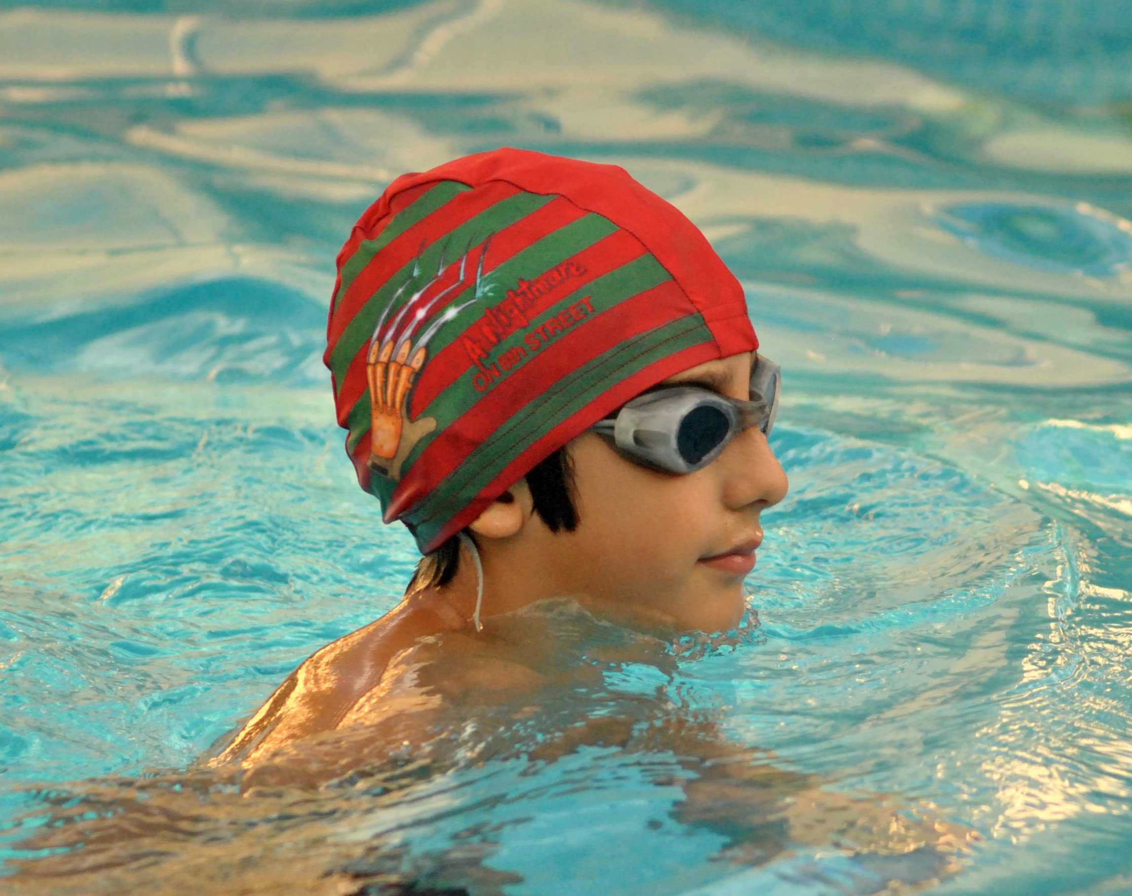 Cuffia Da Nuoto Pool Fiction In Tessuto PBT - Ispirata A Pulp Fiction, Doppio Lato, Made In Italy