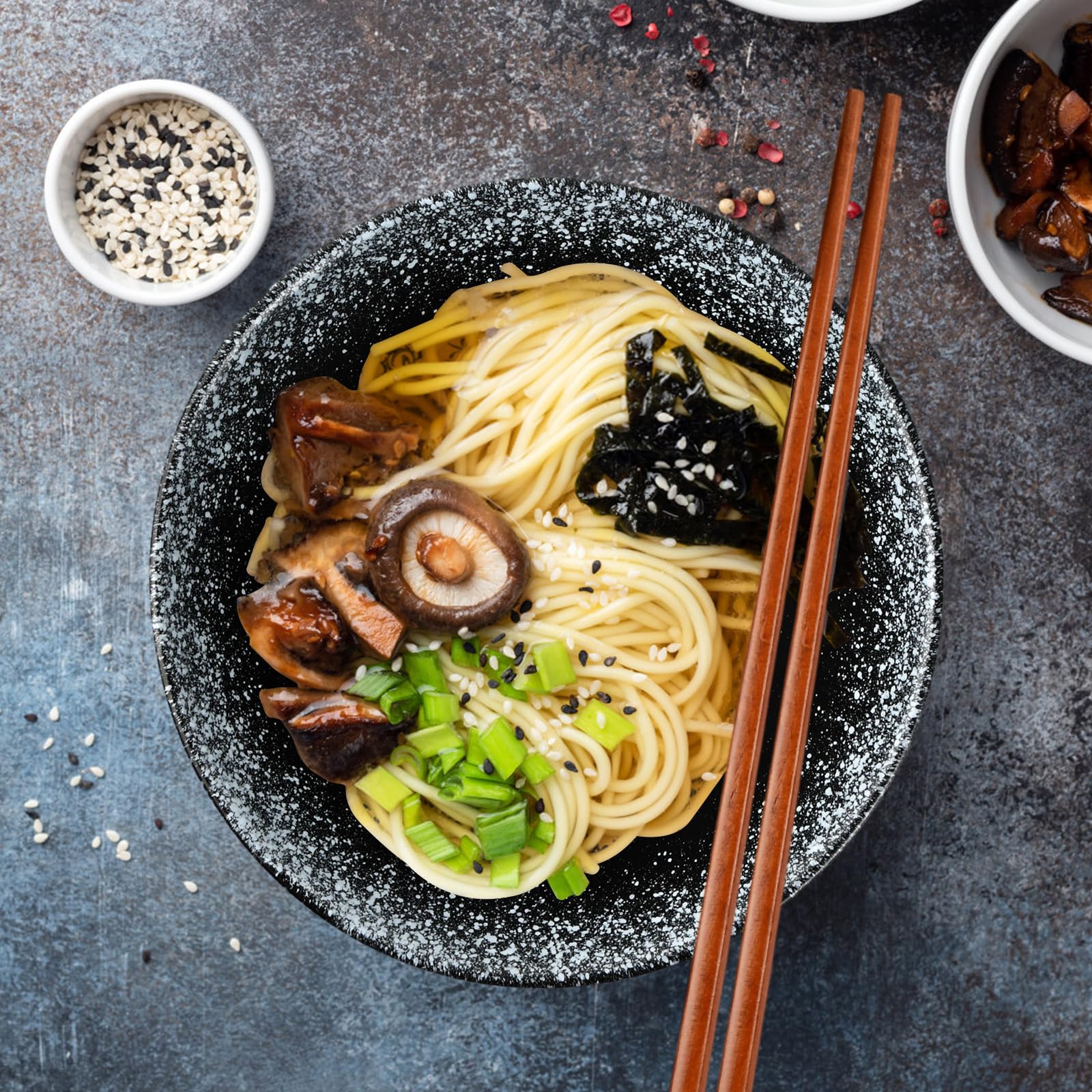 Ciotole per Zuppa di Noodle Giapponesi, Set di 2 Ciotole Ramen in Ceramica, con Bacchette, Cucchiai e Piccolo Piatti Giapponesi per Salsa, per Ramen, Insalata, Cereali, 1000 ml