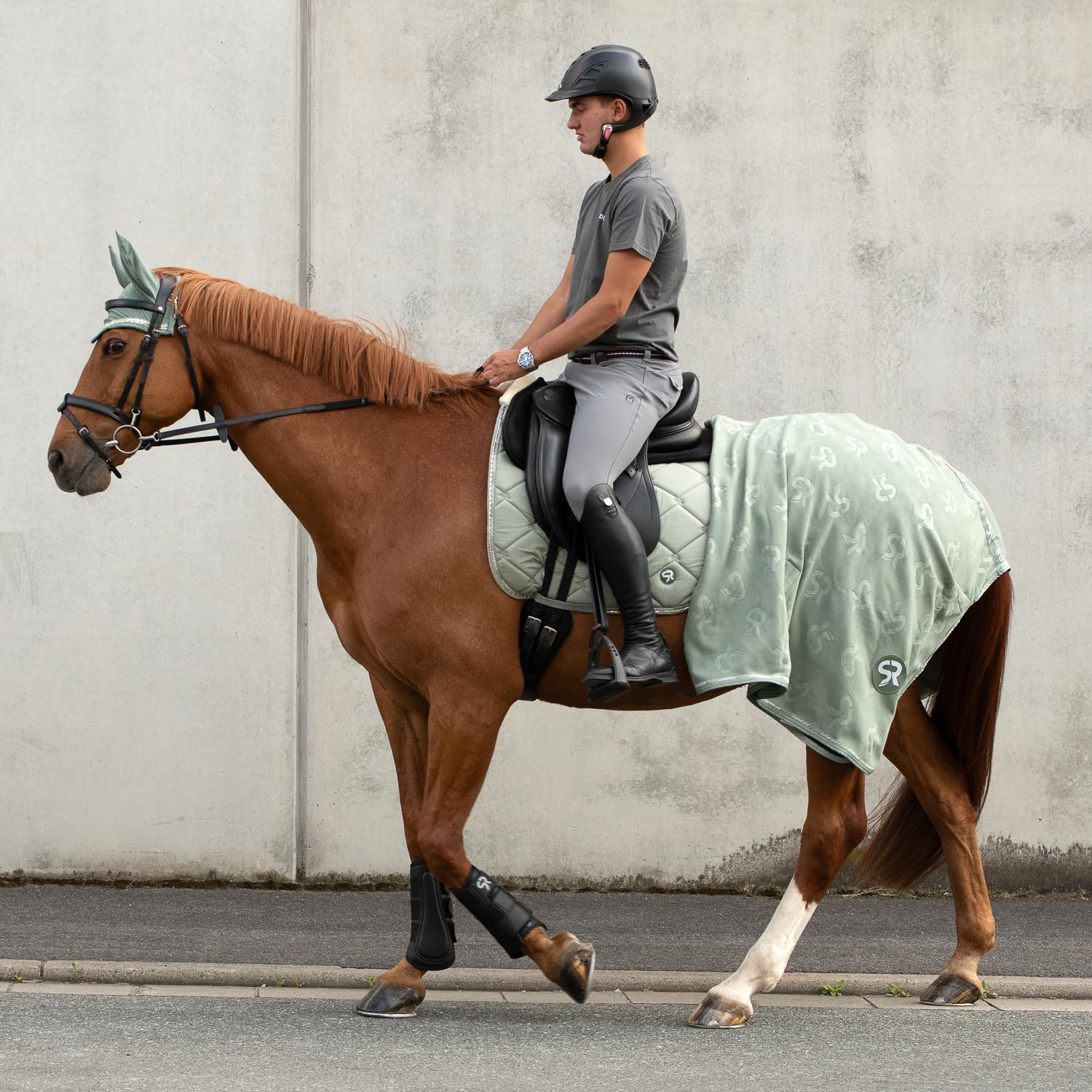 SUNRIDE Abschwitzdecke “Wellington” für Pferde aus weichem Fleece (280g/m²) - schnelltrocknend und leicht (165 cm, Olive)