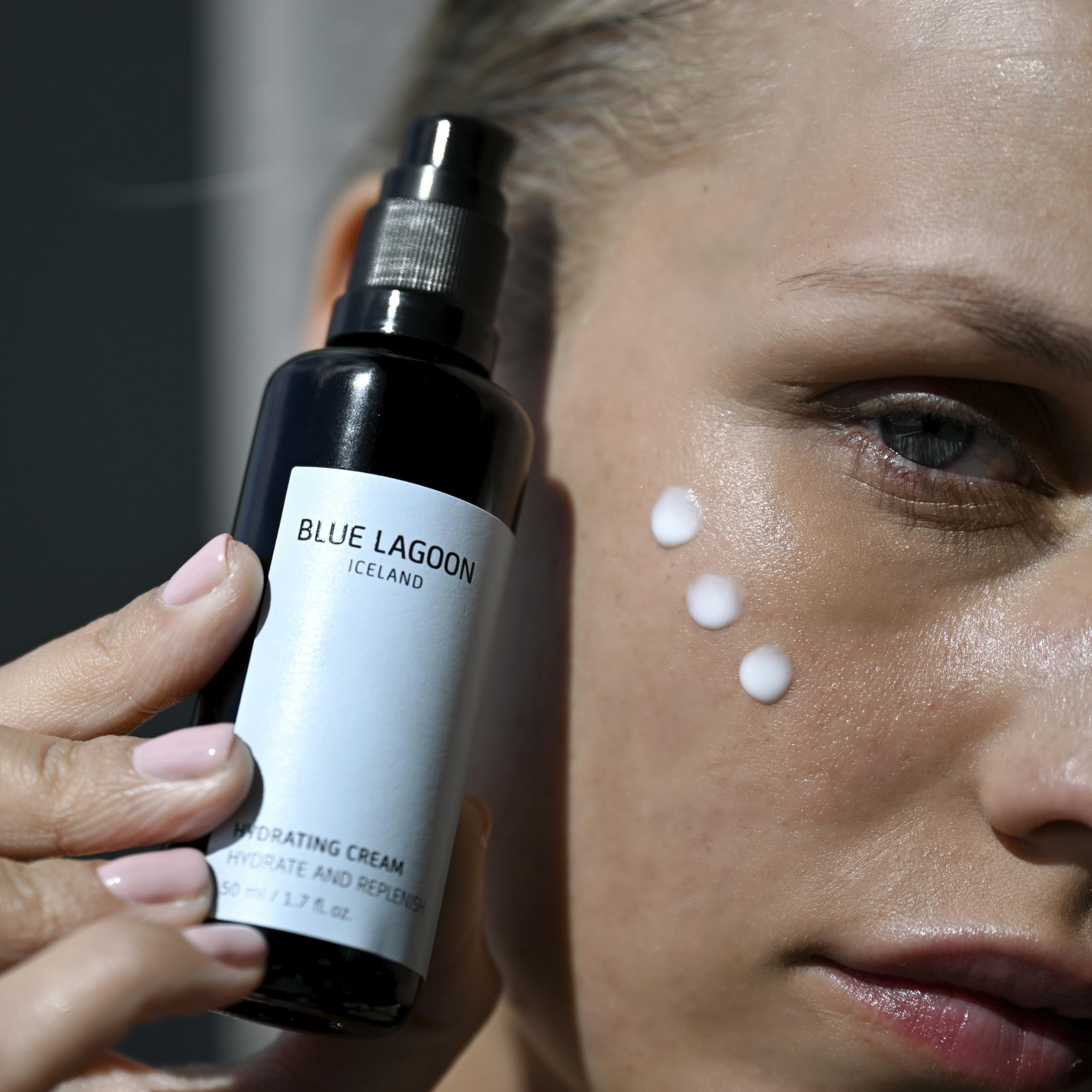Blue Lagoon Skincare Hydrating Cream - Leichte Textur - Zieht schnell ein - Langanhaltende Feuchtigkeit - Revitalisiert die Haut - Zarte Creme - Ohne Duftstoffe - Dermatologisch getestet - 50 ml