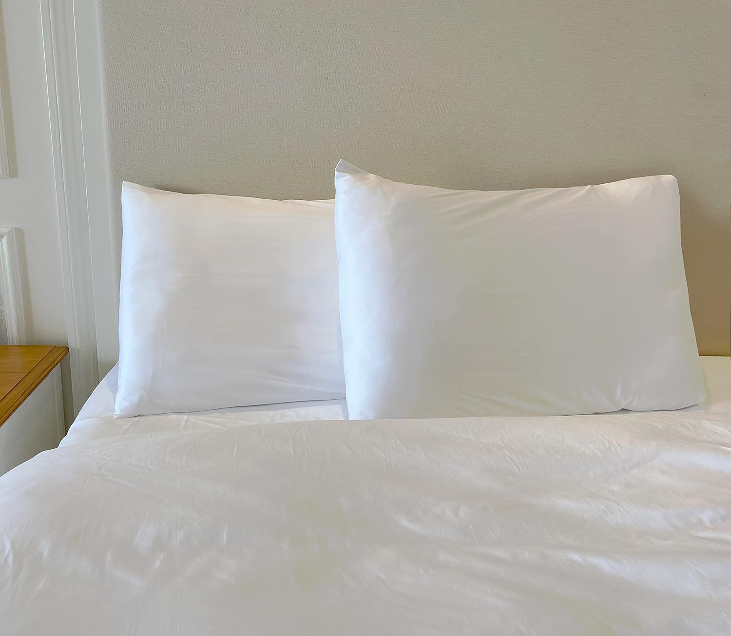 iMaylex Soft 100% Egyptian Cotton Zipper Pillow Case, Cozy and Lightweight Pillowcase, Set of 2, White, Standard, 20" x 26" - Image 2