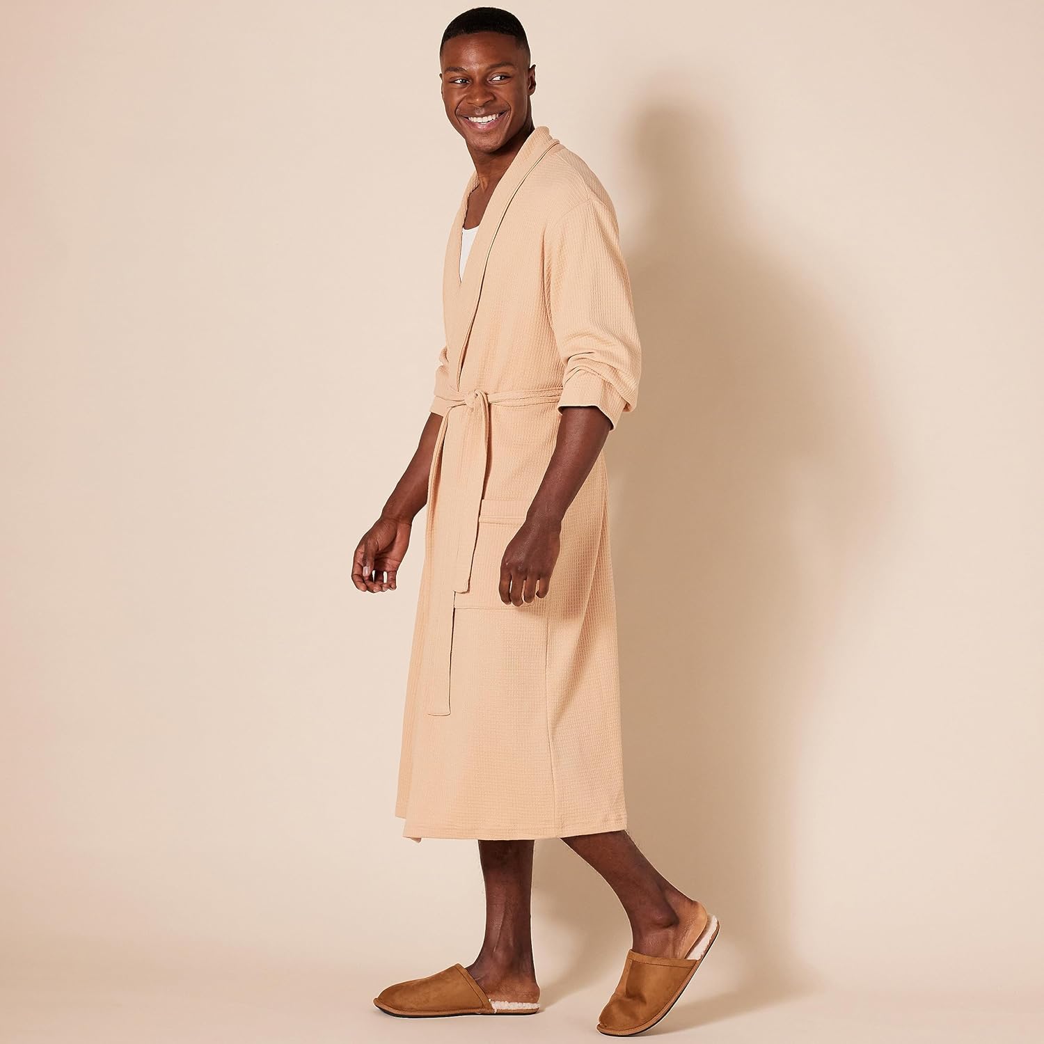 Amazon Essentials Men's Lightweight Waffle Bathrobe (Available in Big & Tall) - Image 3