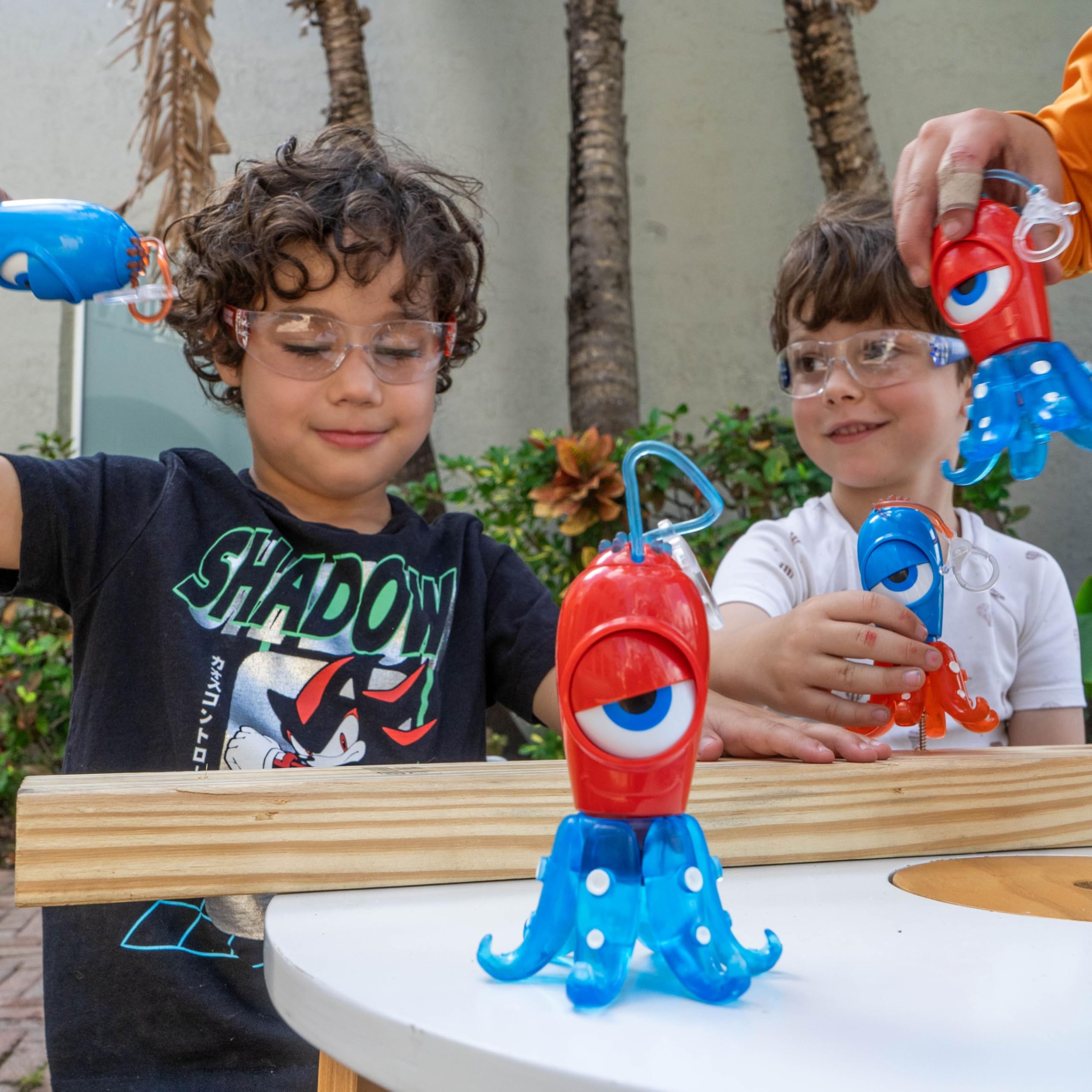Handy Famm Occhiali di sicurezza blu per bambini, leggeri, resistenti ai graffi, per bambini, a scuola, STEM, giochi all'aperto, laboratori e laboratori di chimica, occhiali resistenti