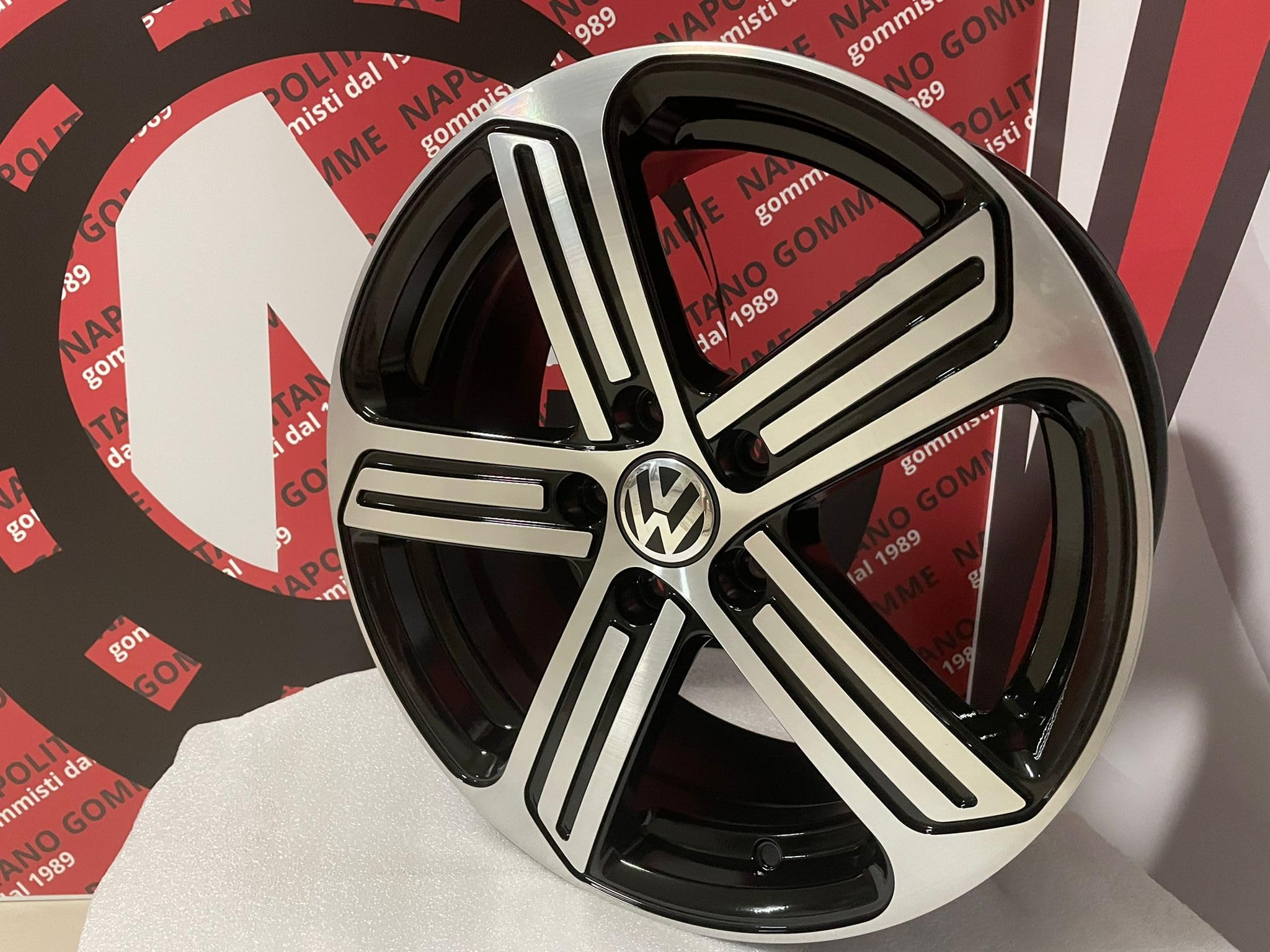 4 Cerchi in lega per VW Golf 5 6 7 8 R 17 pollici modello Cadiz