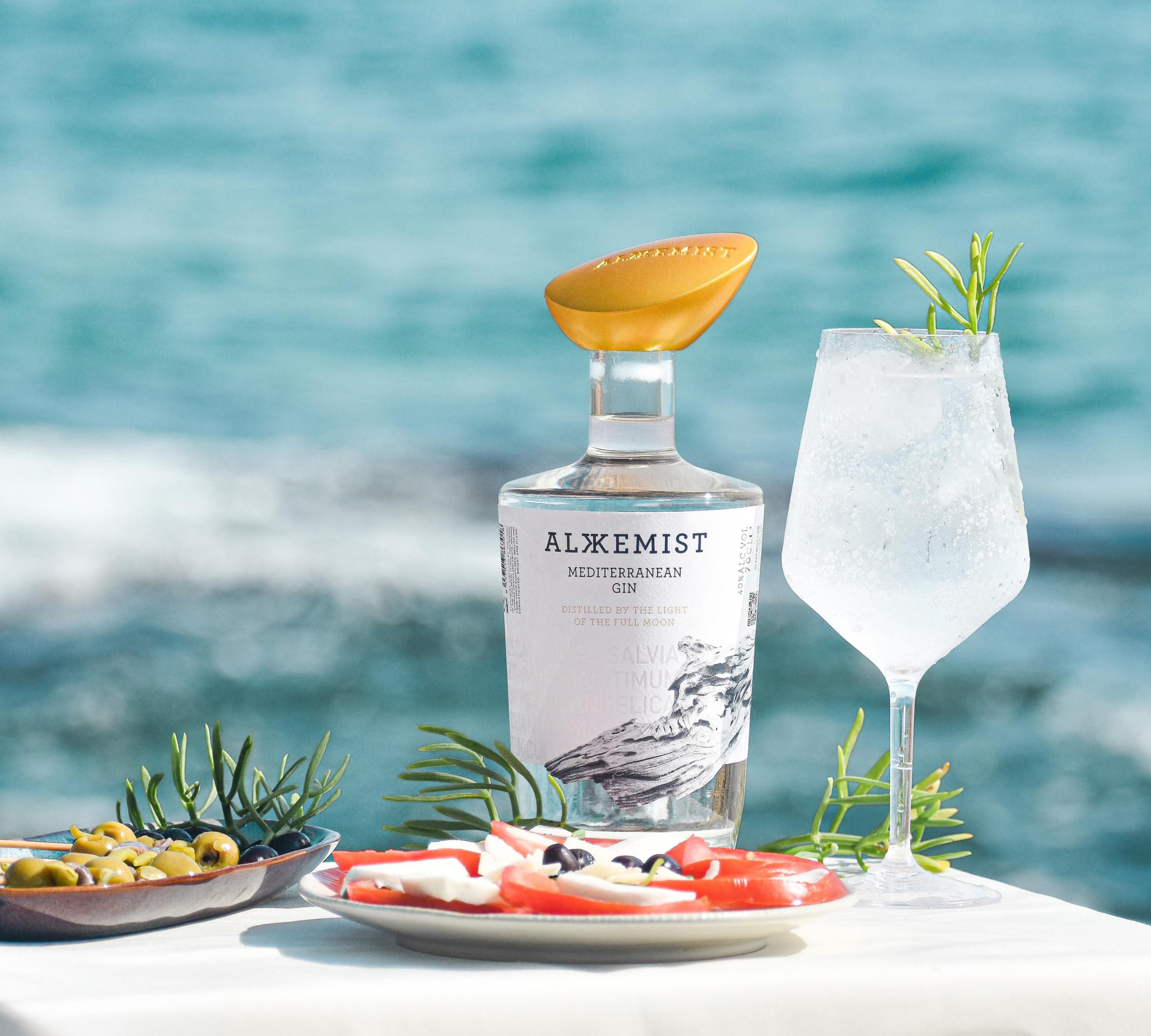 Amazon.co.jp: Alchemist Gin, 23.7 fl oz (700 ml) : Food, Beverages