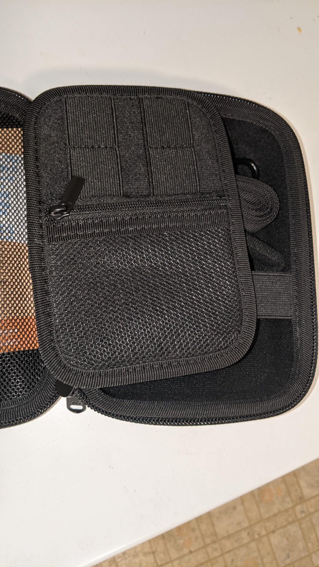 Bra, stadigt fodral som skyddar dina tillhörigheter.