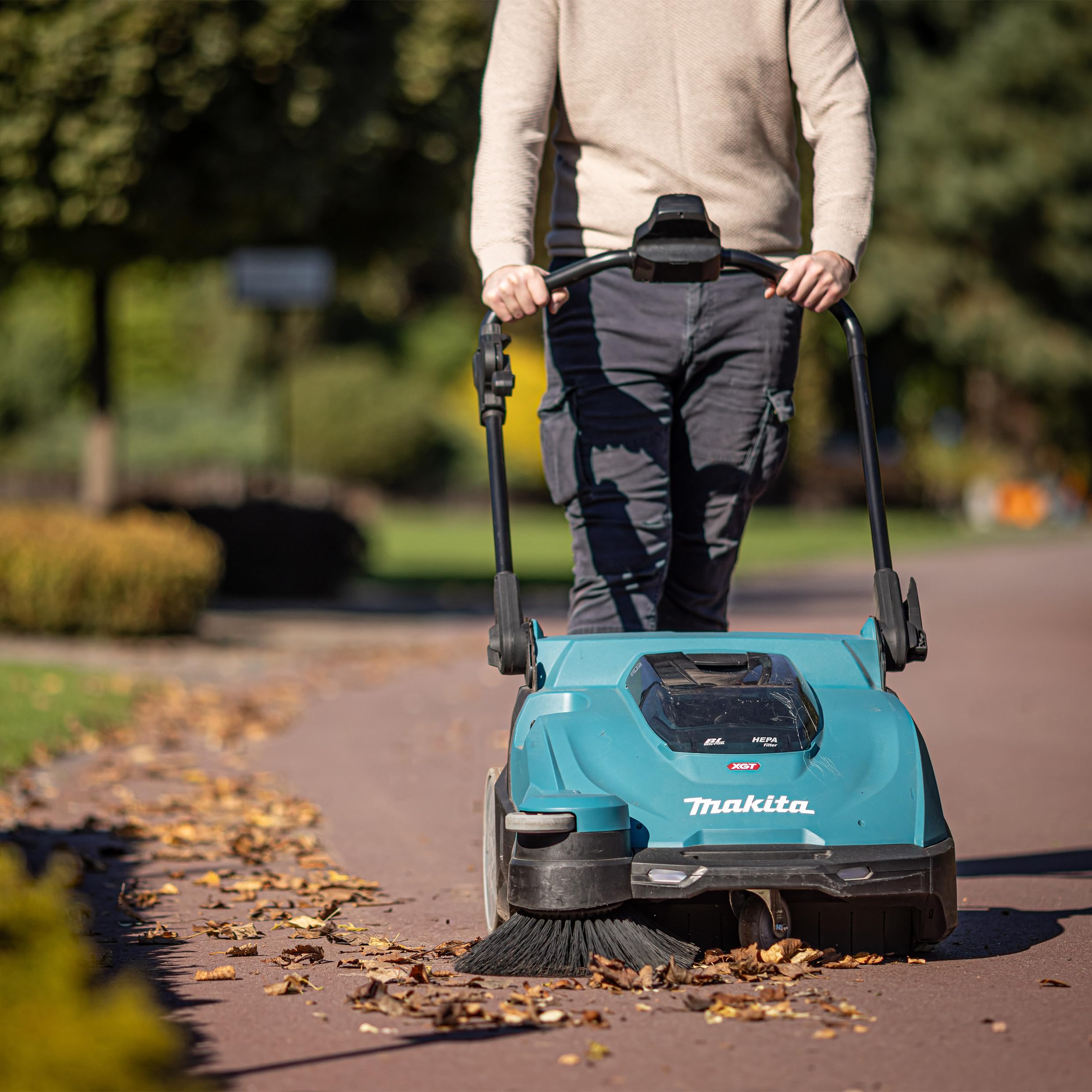 Makita VS001GZ Akku-Kehrsaugmaschine 40V max. (ohne Ladegerät und Akkus)