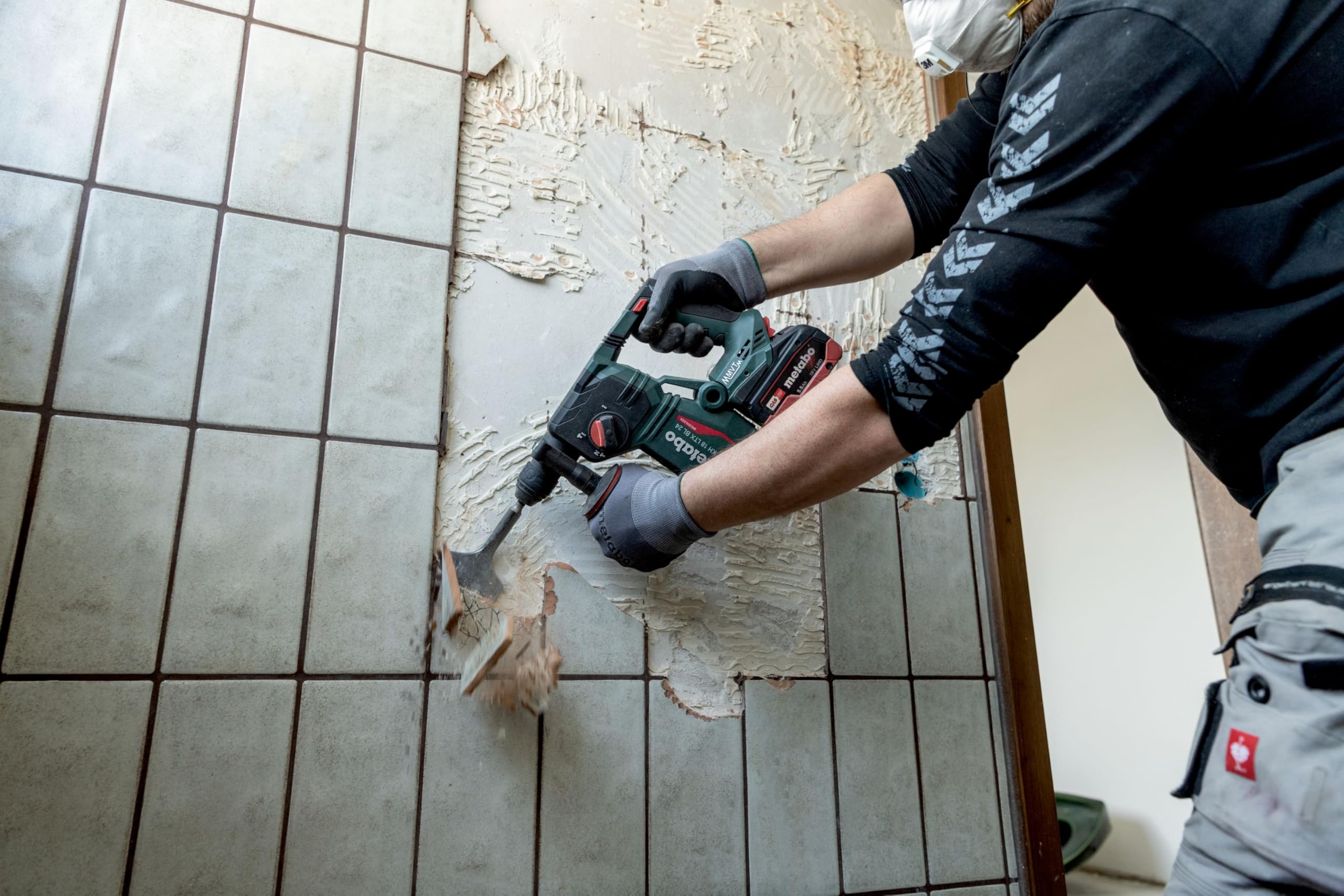 metabo Marteau Combiné KH 18 LTX BL 24, Perforateur sans Fil 18V, SDS-Plus | Inclus : 2 batteries LiHD 4,0 Ah, chargeur ASC 55, metaBOX 165 L, 2,2 J, moteur brushless, 3 fonctions, perçage et burinage