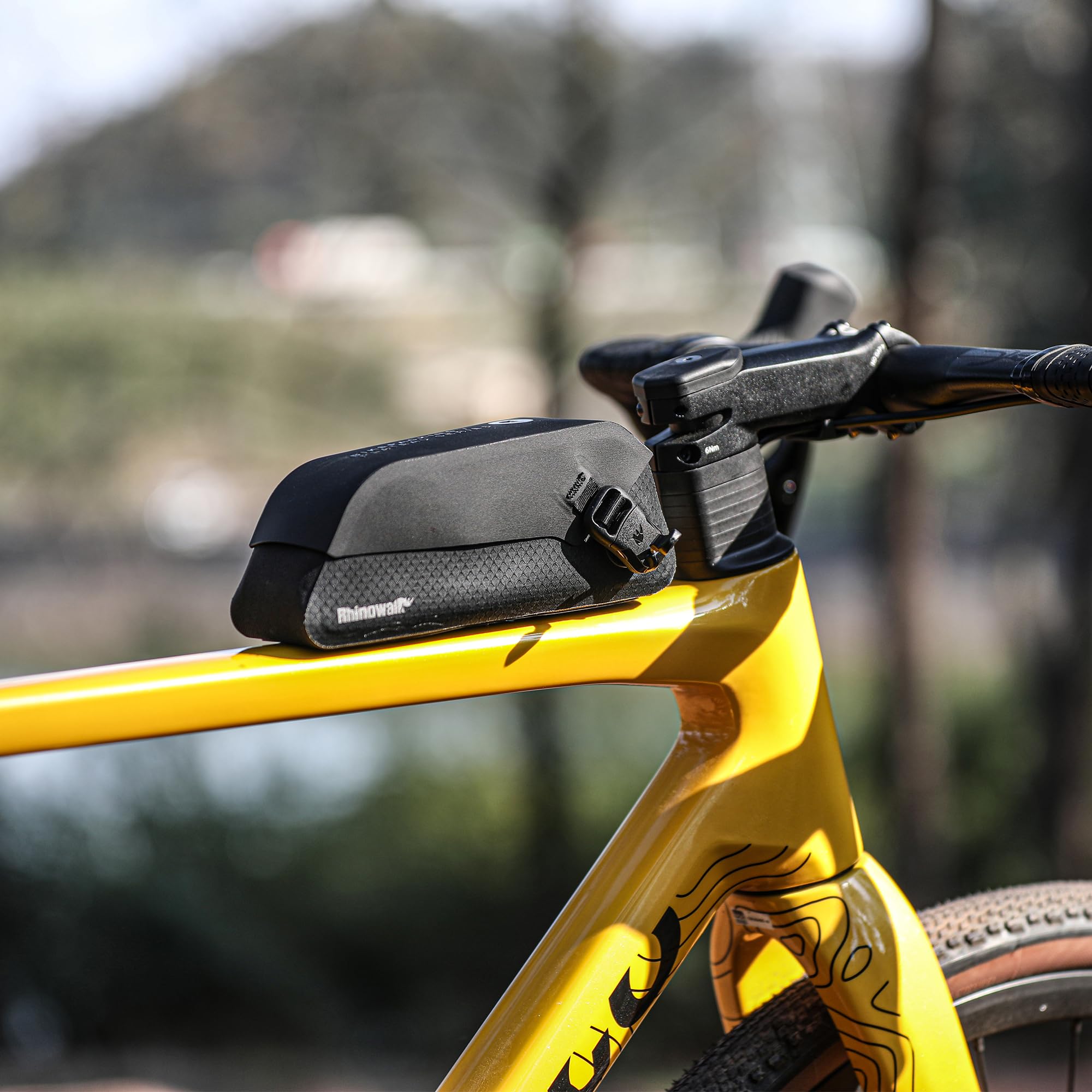 Sac Tube Supérieur Vélo Étanche avec Rabat Magnétique Sac Cadre Vélo Triangle pour VTT Route Gravel Bikepacking Accessoires Noir0.6L