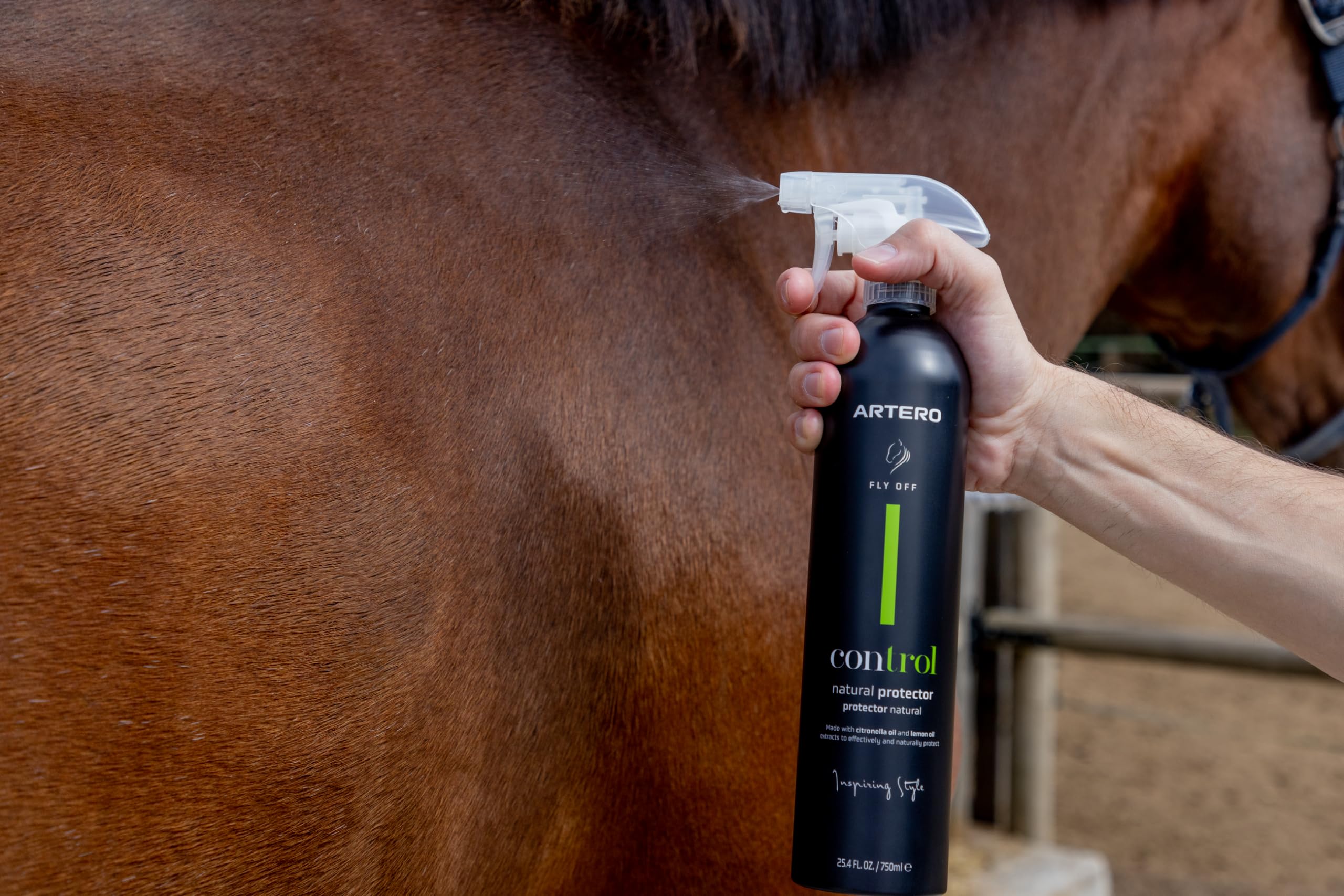 Artero Control 750 ml de cintronela y Aceite de limón. Repelente de Insectos para Caballos. 100% Natural. Proporciona una protección instantánea contra Todo Tipo de Insectos.