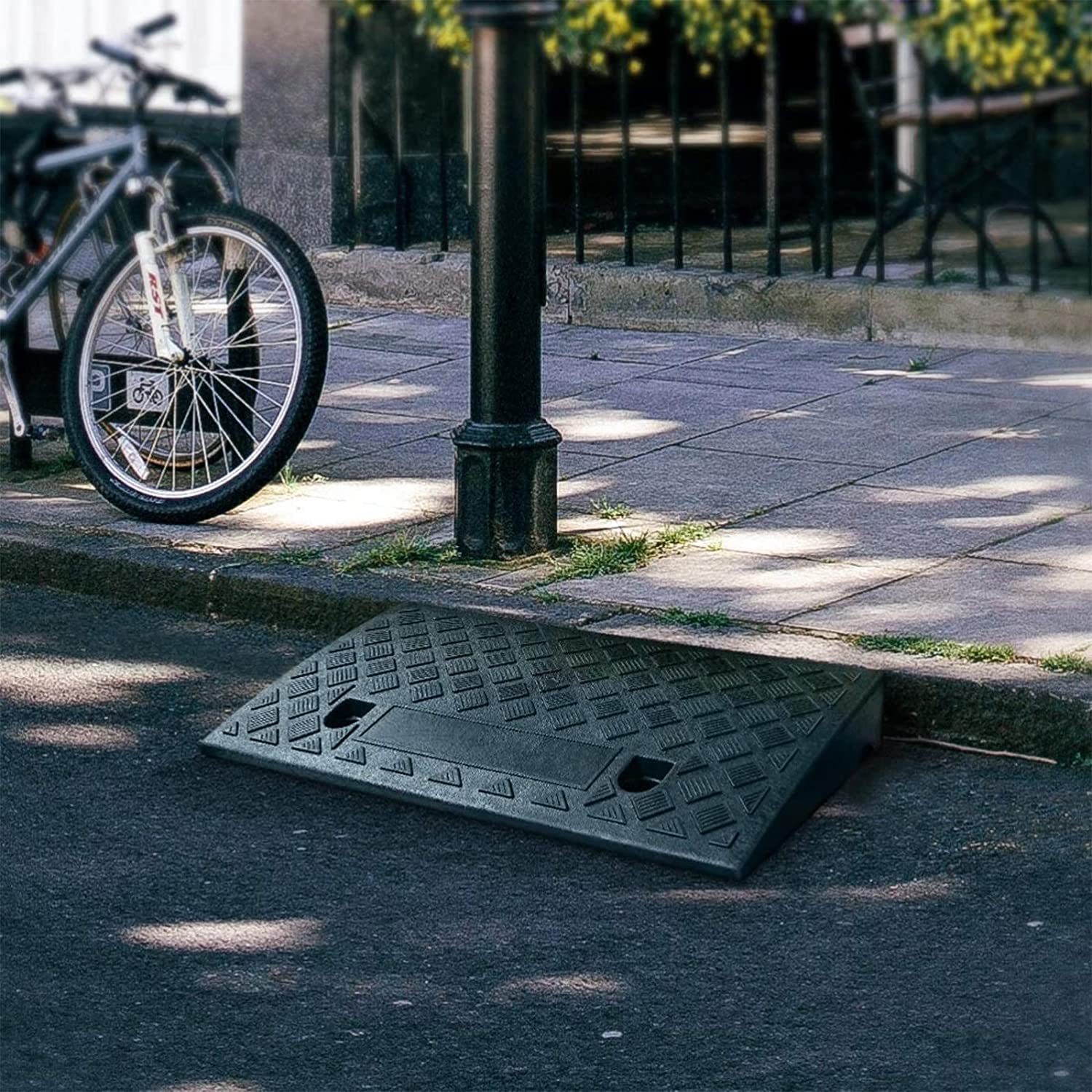 Przenośna rampa progowa, rampy krawędziowe, rampa plastikowa, mata do rampy z małym stopniem do użytku domowego, na wózek inwalidzki, samochód, motocykl, samochód akumulatorowy (kolor: czarn