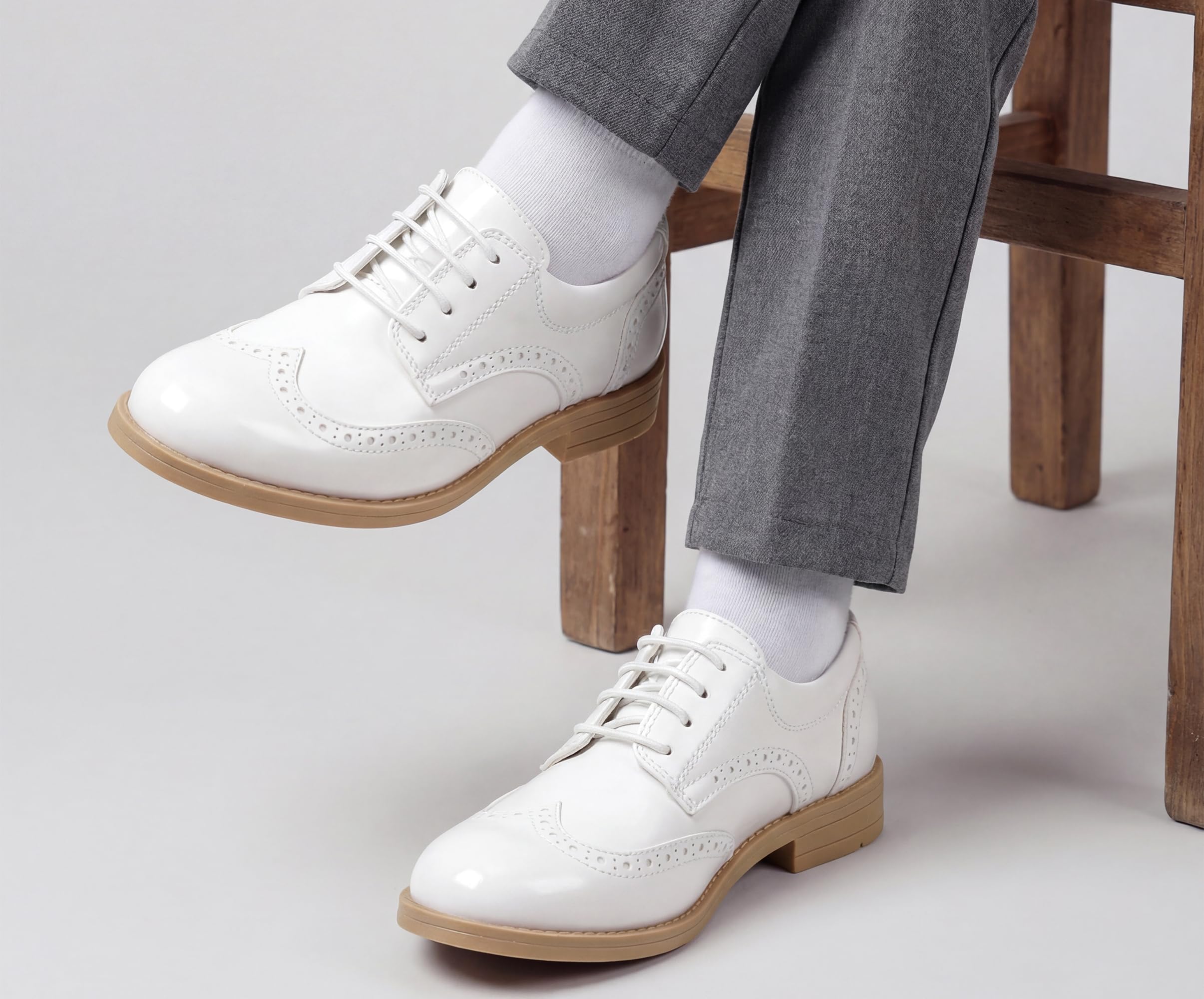 Scarpe Eleganti da Ragazzo in Finta Pelle Verniciata Brogue con Lacci