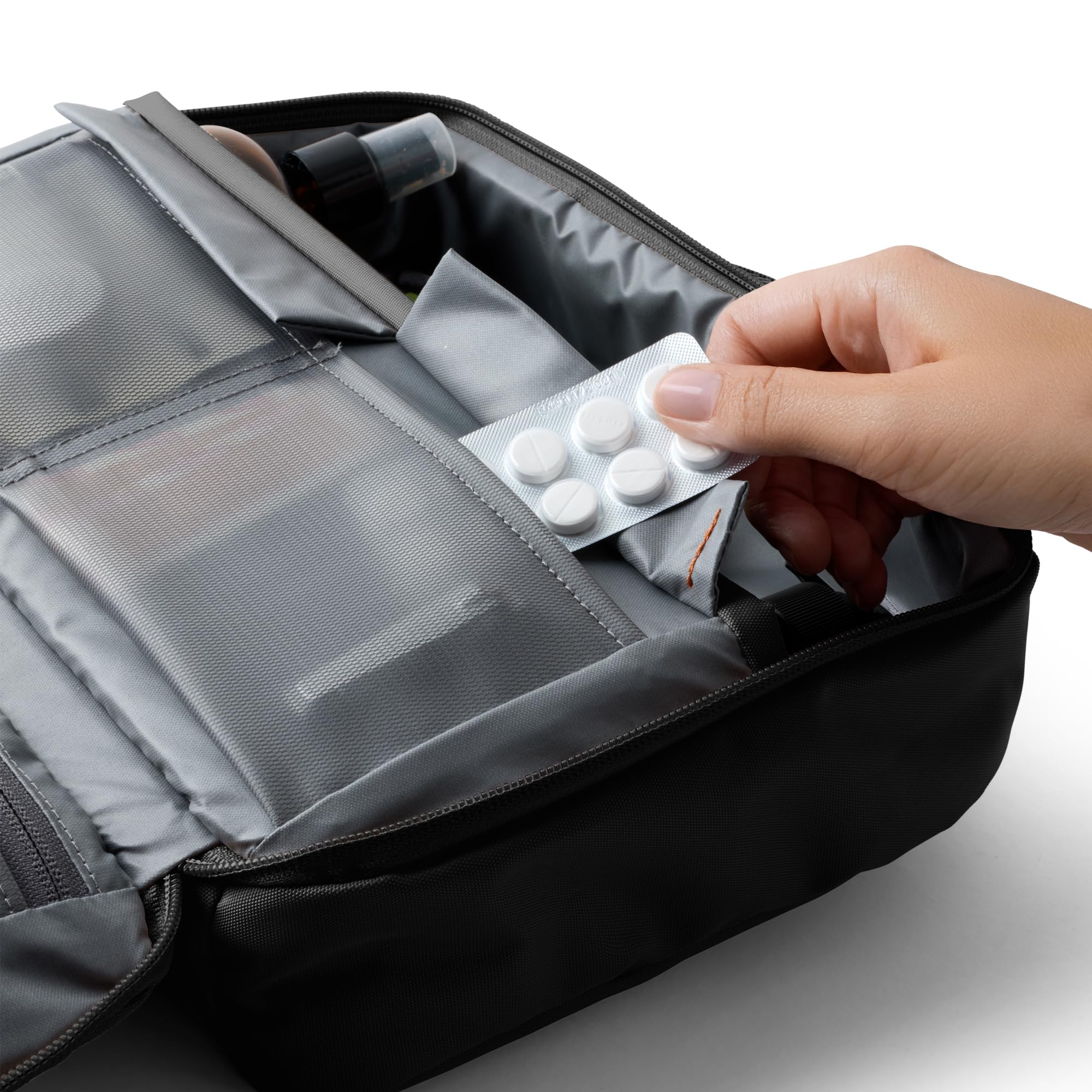 Bellroy Hanging Toiletry Kit Plus (8 Liter hängende Kulturtasche für unterwegs) - Black | 8L hängender Reise-Kulturbeutel für Pflegeprodukte und Essentials