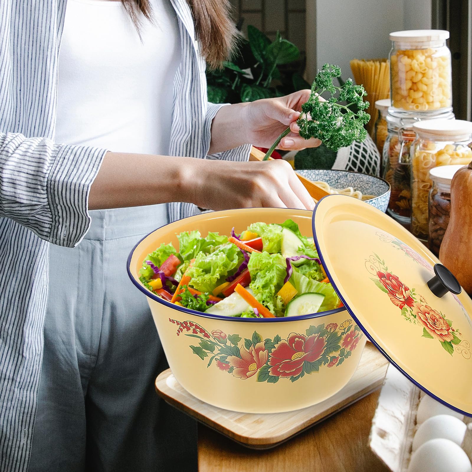 BESTonZON Casserole Émaillée Couvercle Grosse Capacité en Émail, Marmite à Soupe Économe en Énergie Cuisine, Ralentit la Dissipation de Chaleur Plusieurs styles