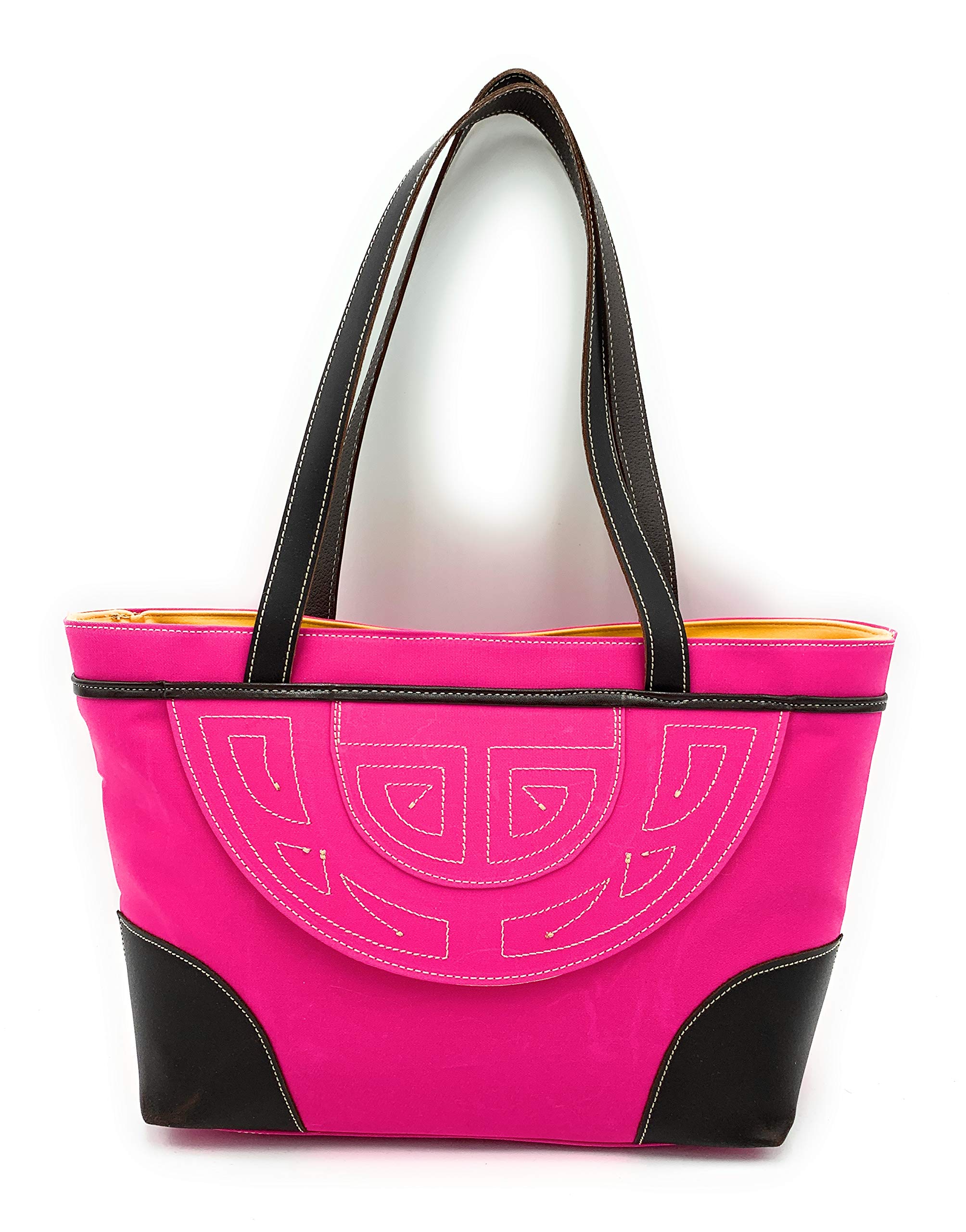 Bolso en tela original de capote con diseño de esclavina y asa al hombro.MD.171000