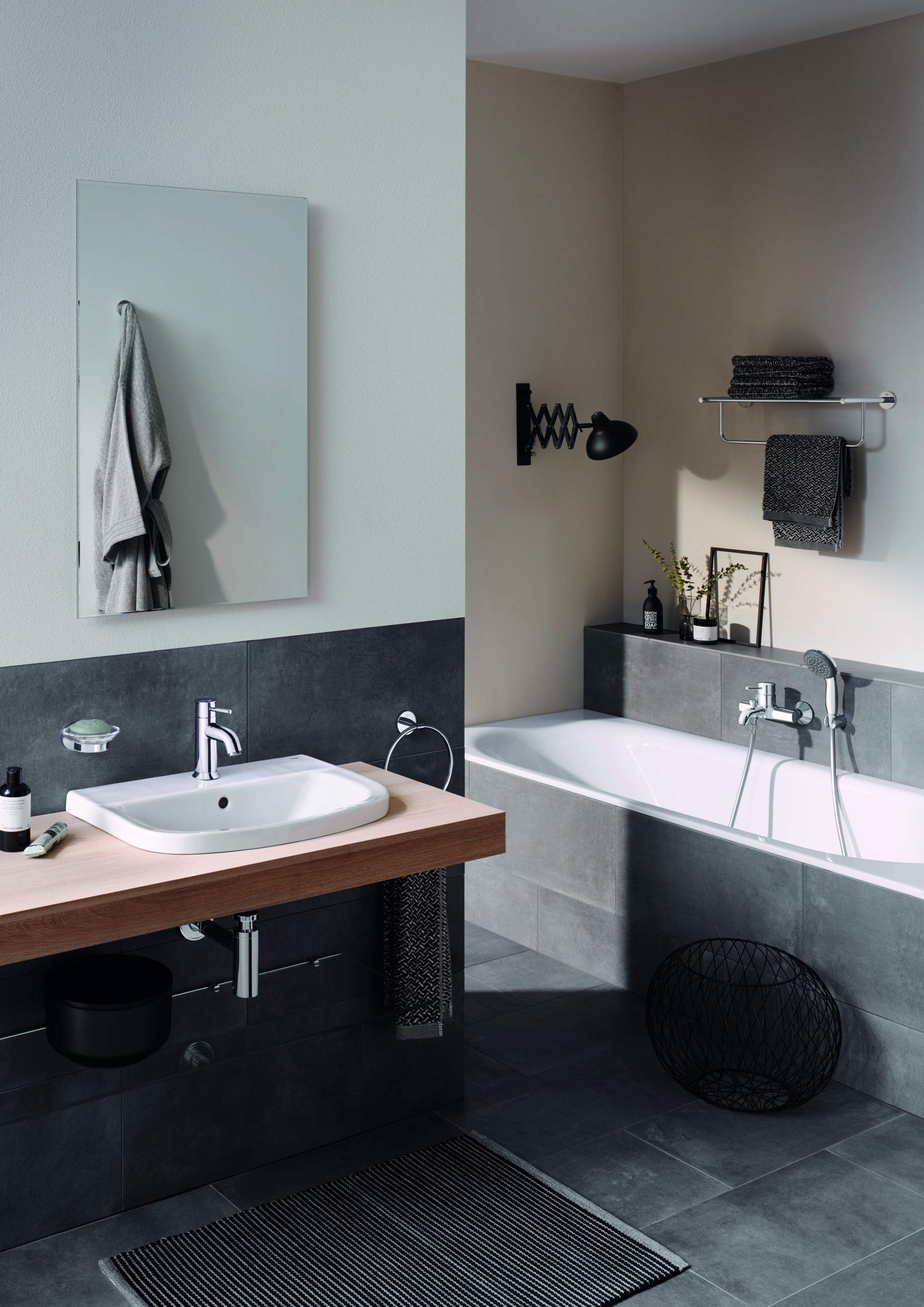 GROHE QuickFix Start Classic, Grifo de ducha o bañera monomando (montaje en pared y salida inferior, inversor automático, menor consumo de agua, instalación con QuickSpanner incluída), cromo, 23787000