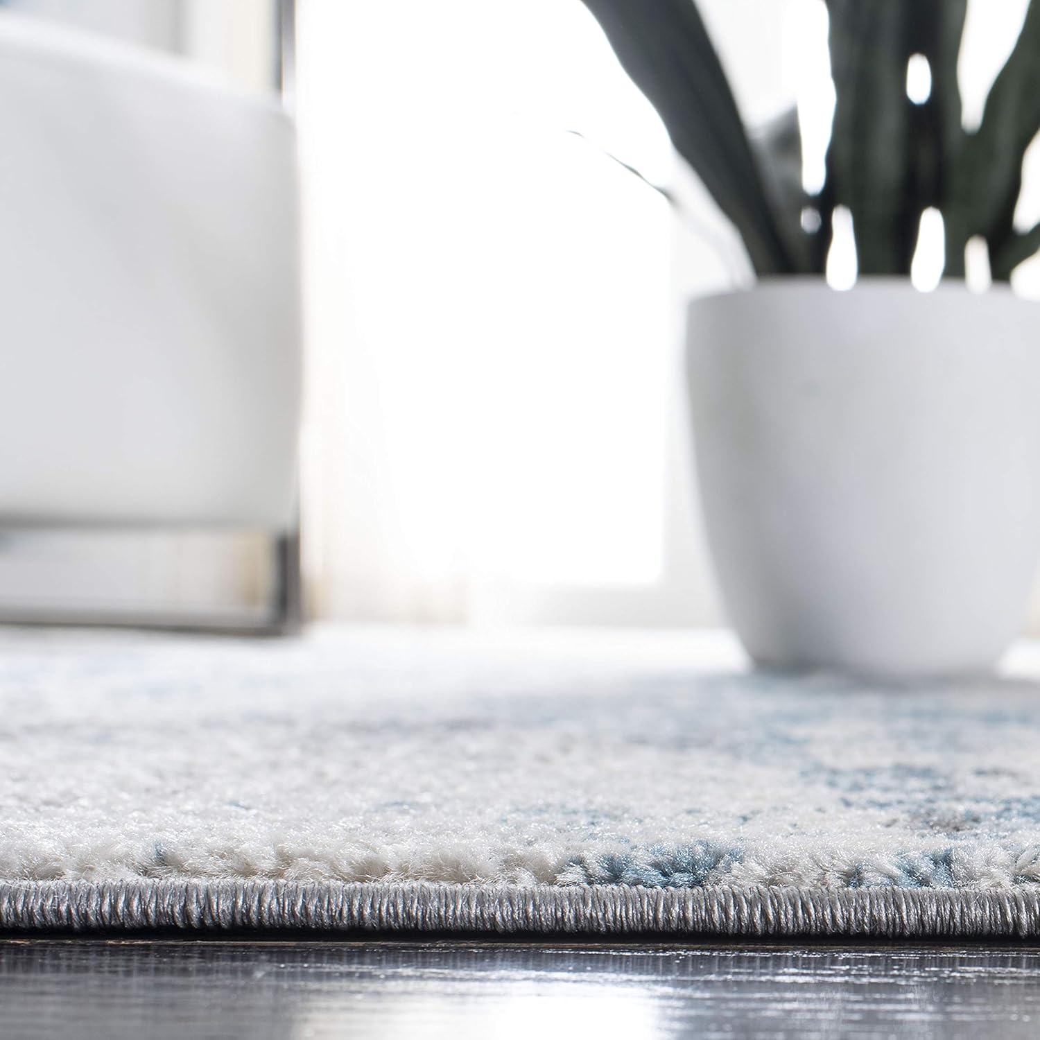 SAFAVIEH Tulum Collection Runner Rug - 2' x 9', Ivory & Blue, Modern Abstract Design, Non-Shedding & Easy to Clean, Ideal for Living Room, Hallway, Foyer, Entryway, Bedroom (TUL232A)