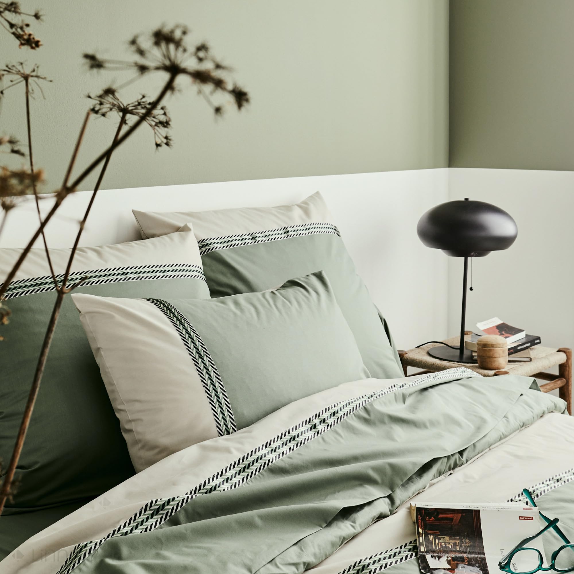 Copripiumino In Percalle Di Cotone 240x280 Cm - 100% Cotone, 80 Fili/cm², Trattamento Easy Care, Con 2 Federe 65x65 Cm, Bianco Alpi
