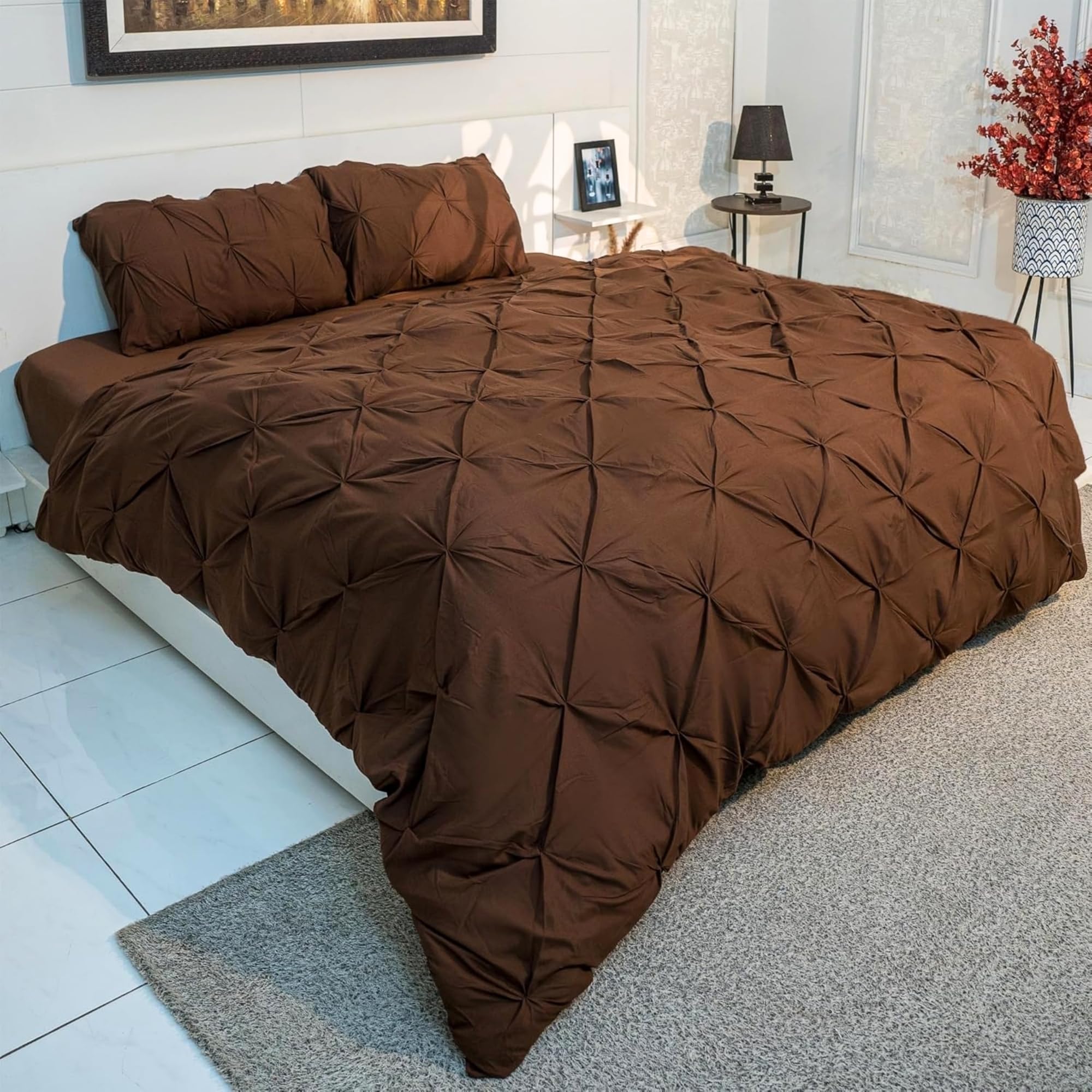 Q&H Double Duvet Cover Set Pillow Pair Cases - Soft Polyester Microfiber Breathable & Washable Comforter Sets - Ultra Soft Comfy Quilt Cover Pintuck Design (Brown, Double 200x200cm)