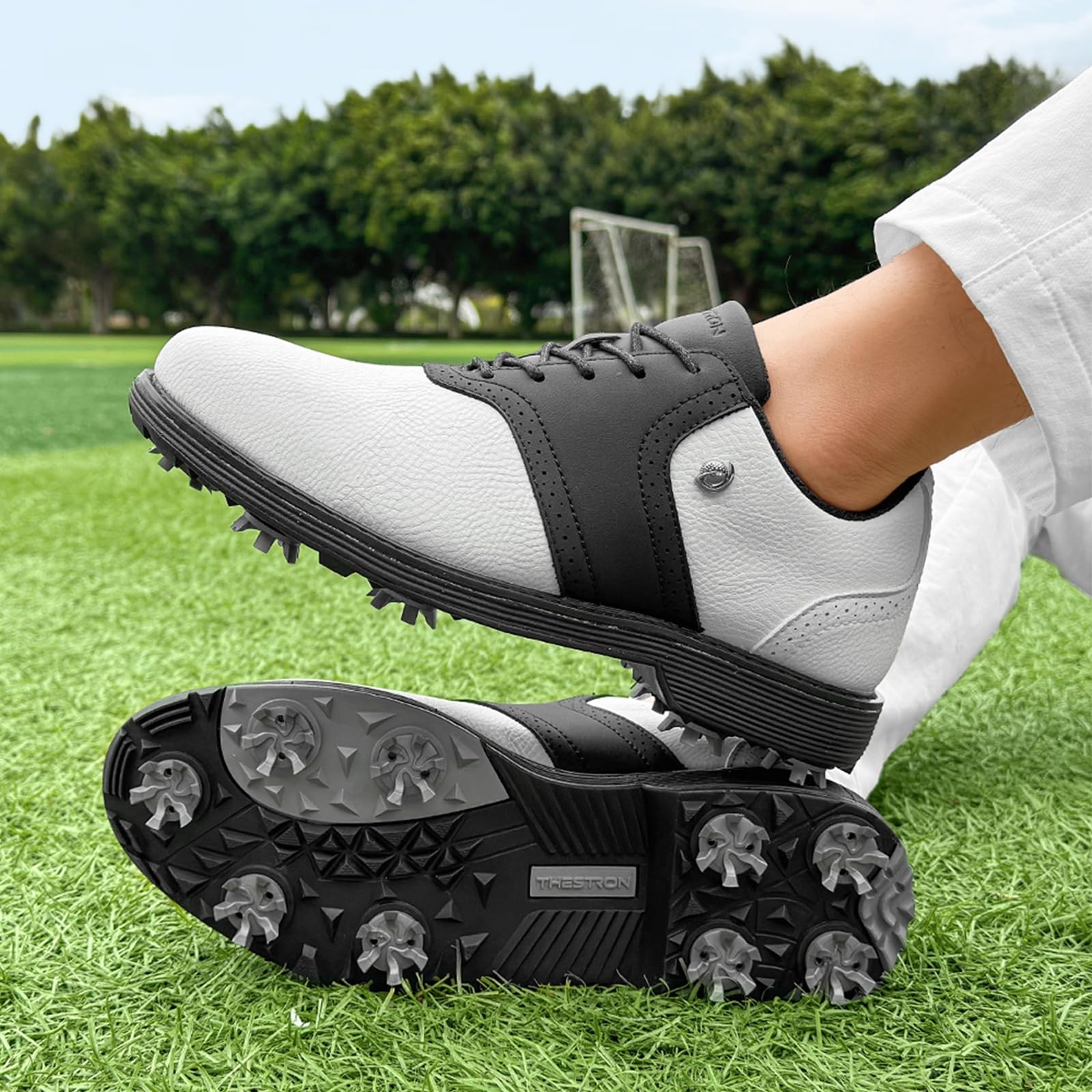 Zapatos de Golf para Hombre con Piel con Clavos, Zapatillas Deportivas Impermeables para Golf, Antideslizantes, Ligeras, cómodas para Exteriores, para Entrenar Golf