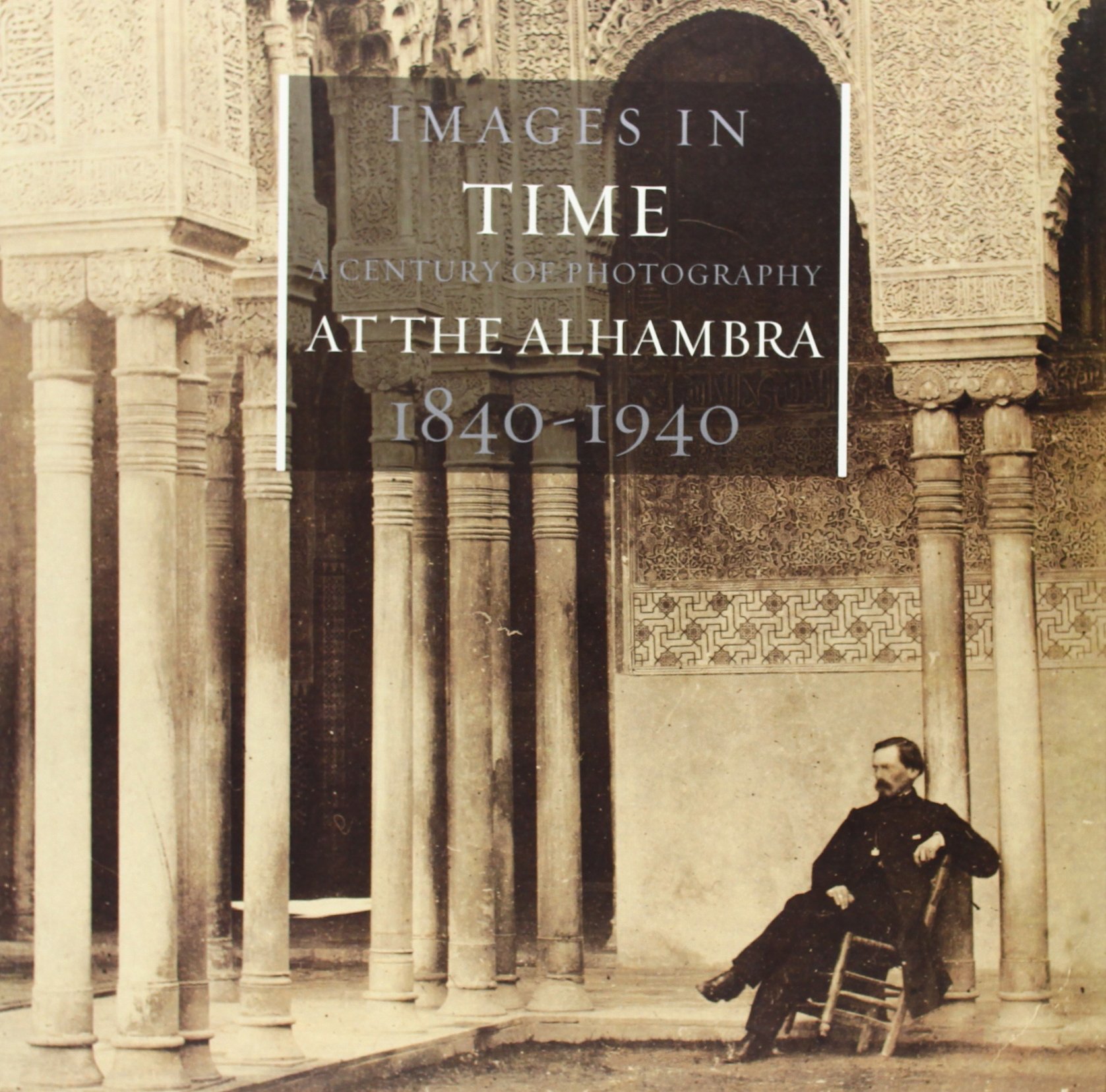 Photographie de l'Alhambra avec le beau livre d'art Images in Time