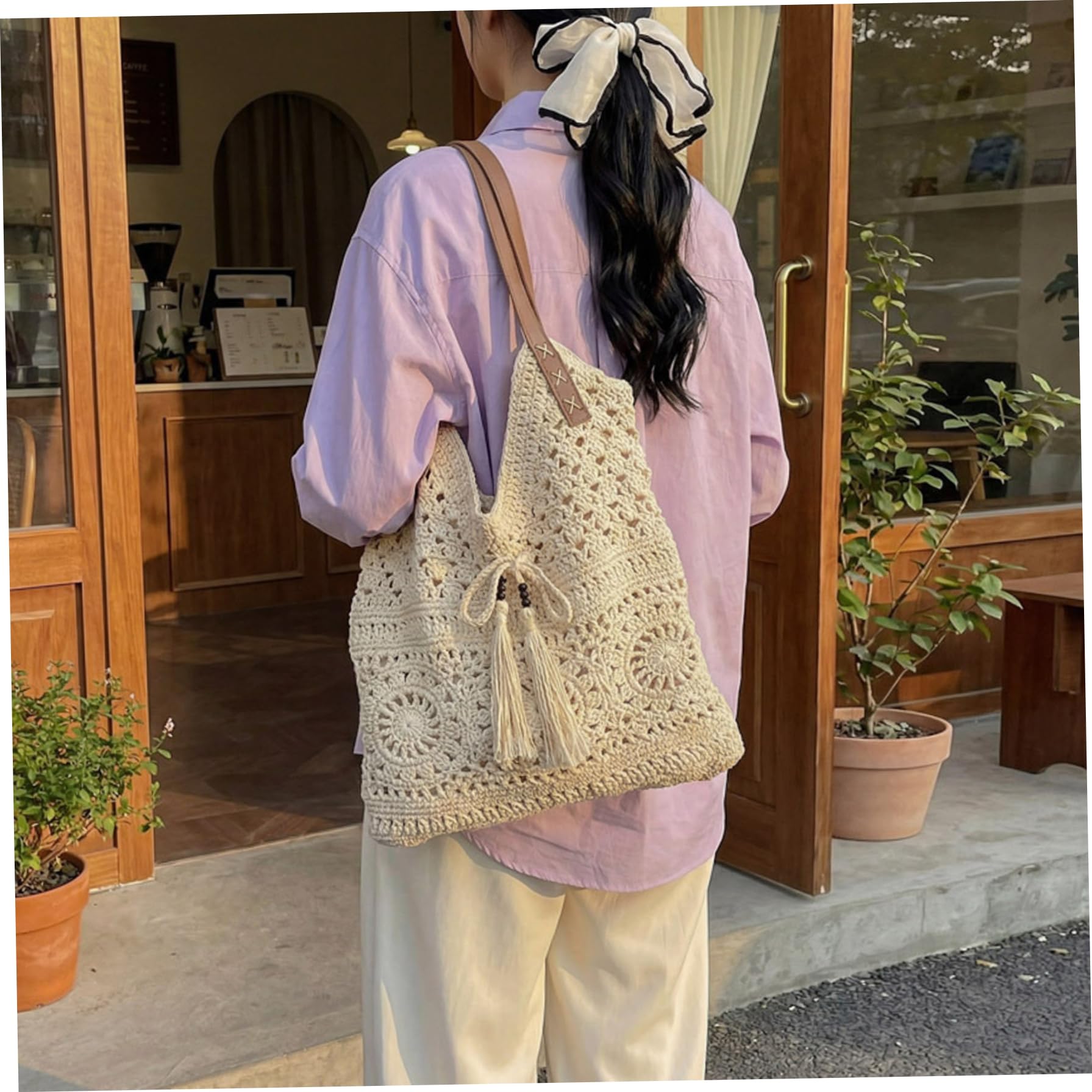 Bolso de mano de punto Bolso de mano de punto beige, nuevo de playa de ganchillo 2026, de hombro tejido de algodón de gran capacidad con borla para vacaciones de verano y uso diario,