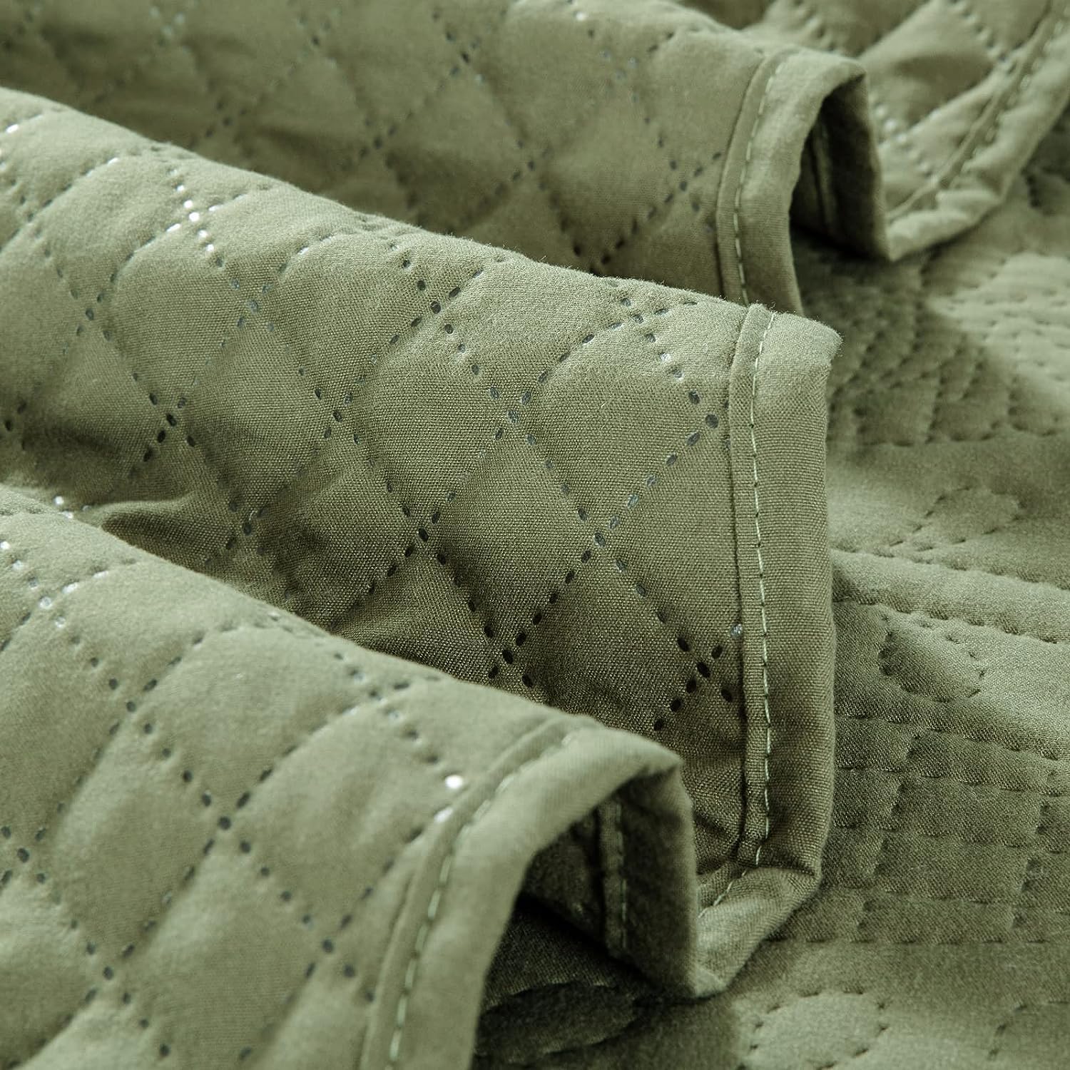 HOMBYS Oversized King Bedspreads 122"x138", Quilt Set Extra Wide & Lightweight Bedding Set, Soft, Durable & Breathable Coverlet for All Seasons, 3 PCS, (Olive Green, 122"x138")