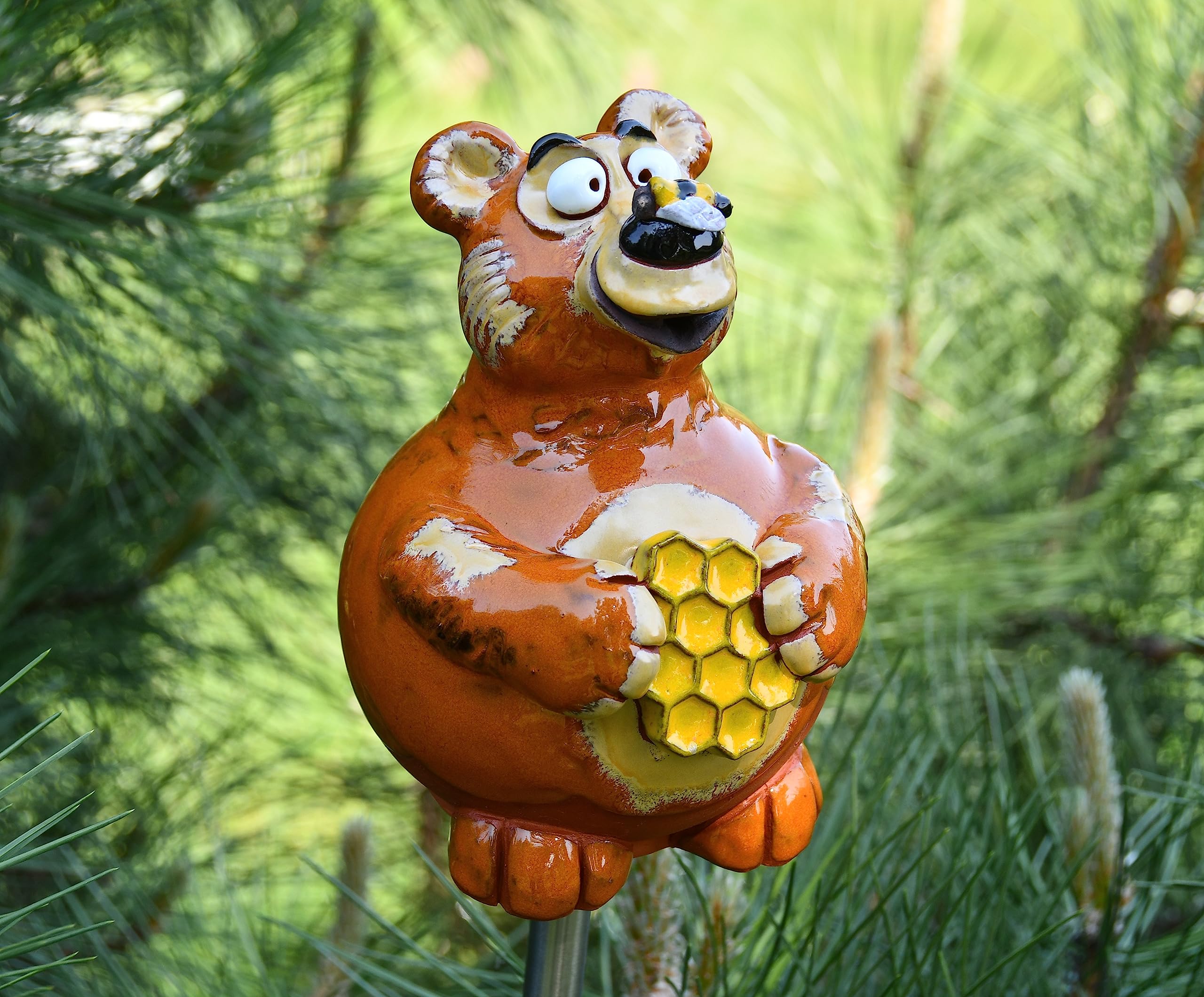 Gartenstecker Keramik Handgefertigt - Gartendeko für Draußen Wetterfest - Garten Deko Keramik - Gartenfiguren & Gartenstatuen - Teddybär mit Honigtopf