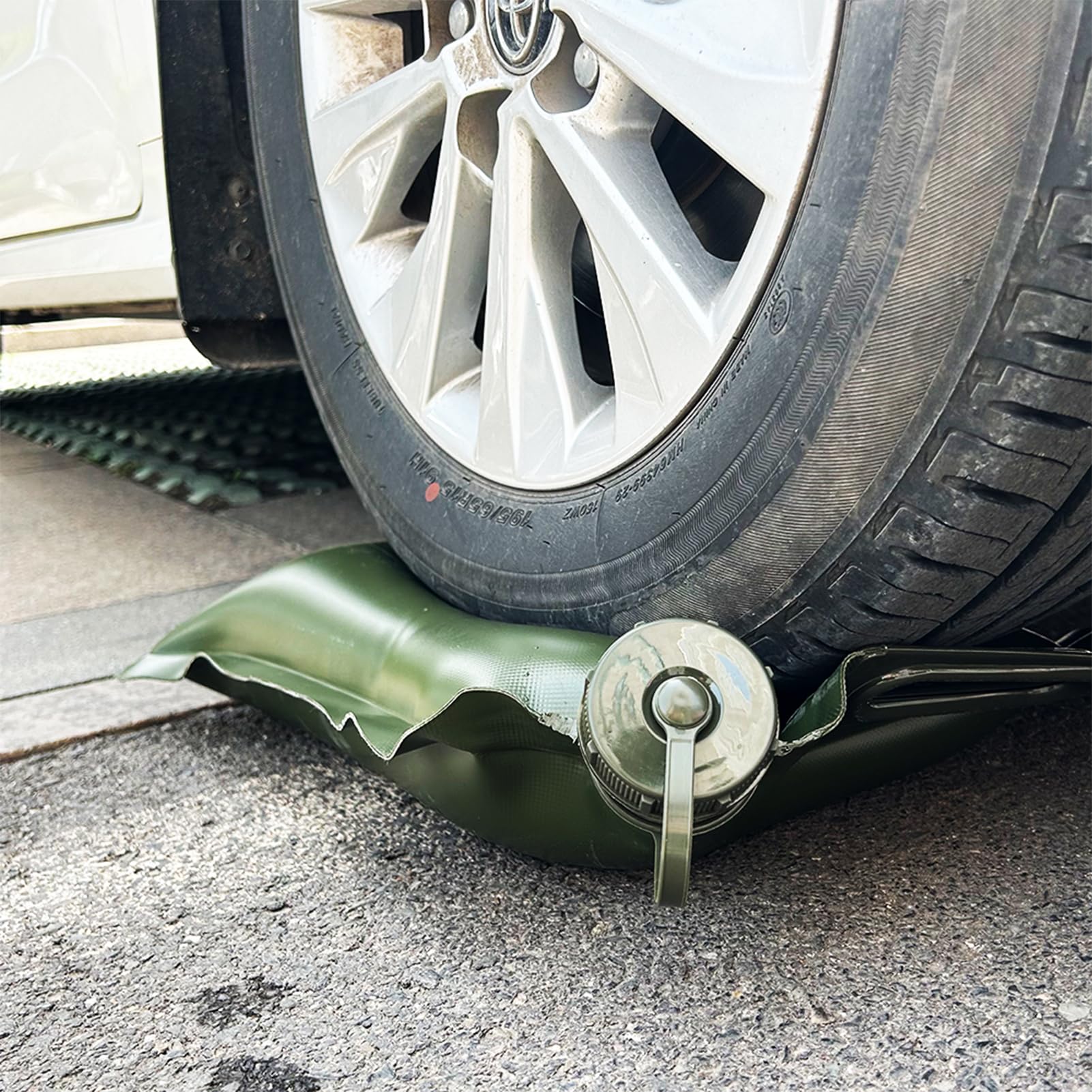 Depósito De Gasolina Blando con Pico Vertedor Y Asa, Fácil De Transportar Y Resistente. Bidón De Combustible para Coche, Moto Y Camping,20L