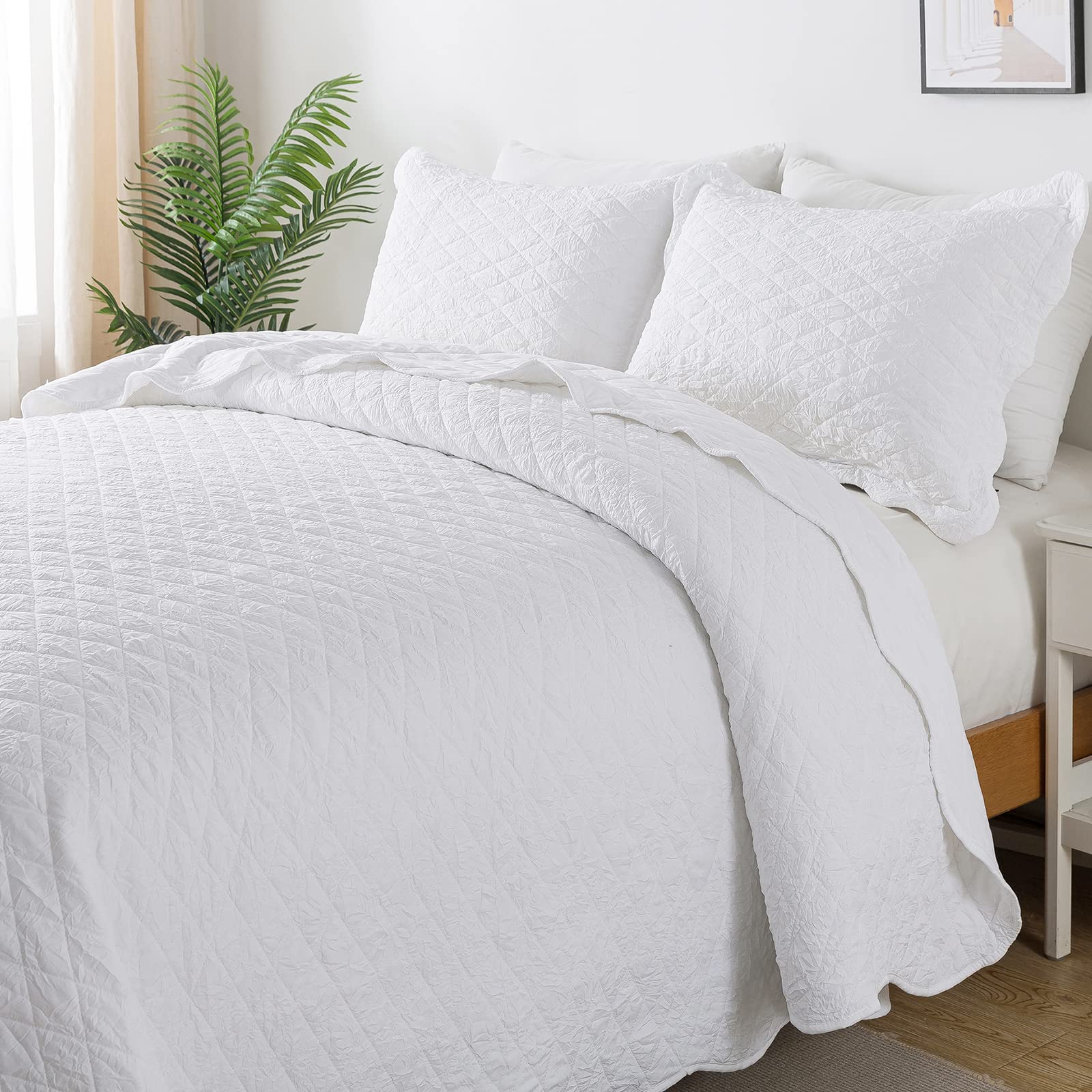 HoneiLife Quilt Set King Size - 3 Piece Washed Brushed Microfiber Quilts Crinkled Quilt Sets Lightweight Bedspread Ultra Soft Coverlet Exquisite Bed Cover for Season Use,White