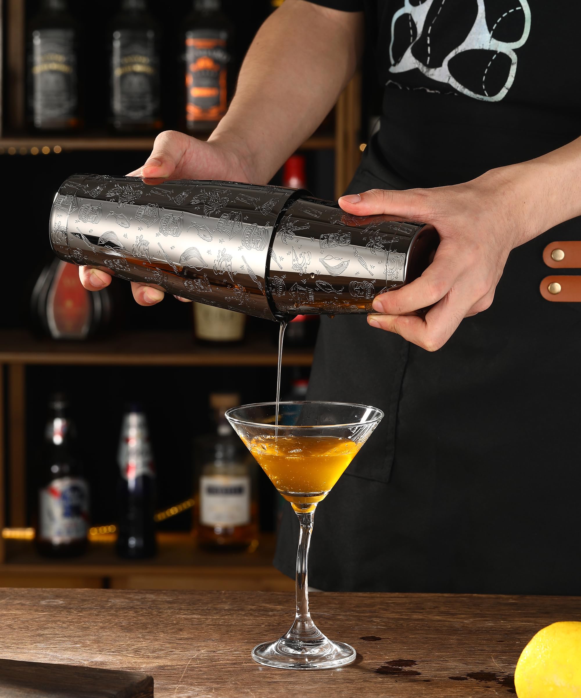 Shaker Boston ponderato per cocktail inciso con immagini Tiki (grafica nera Tiki)