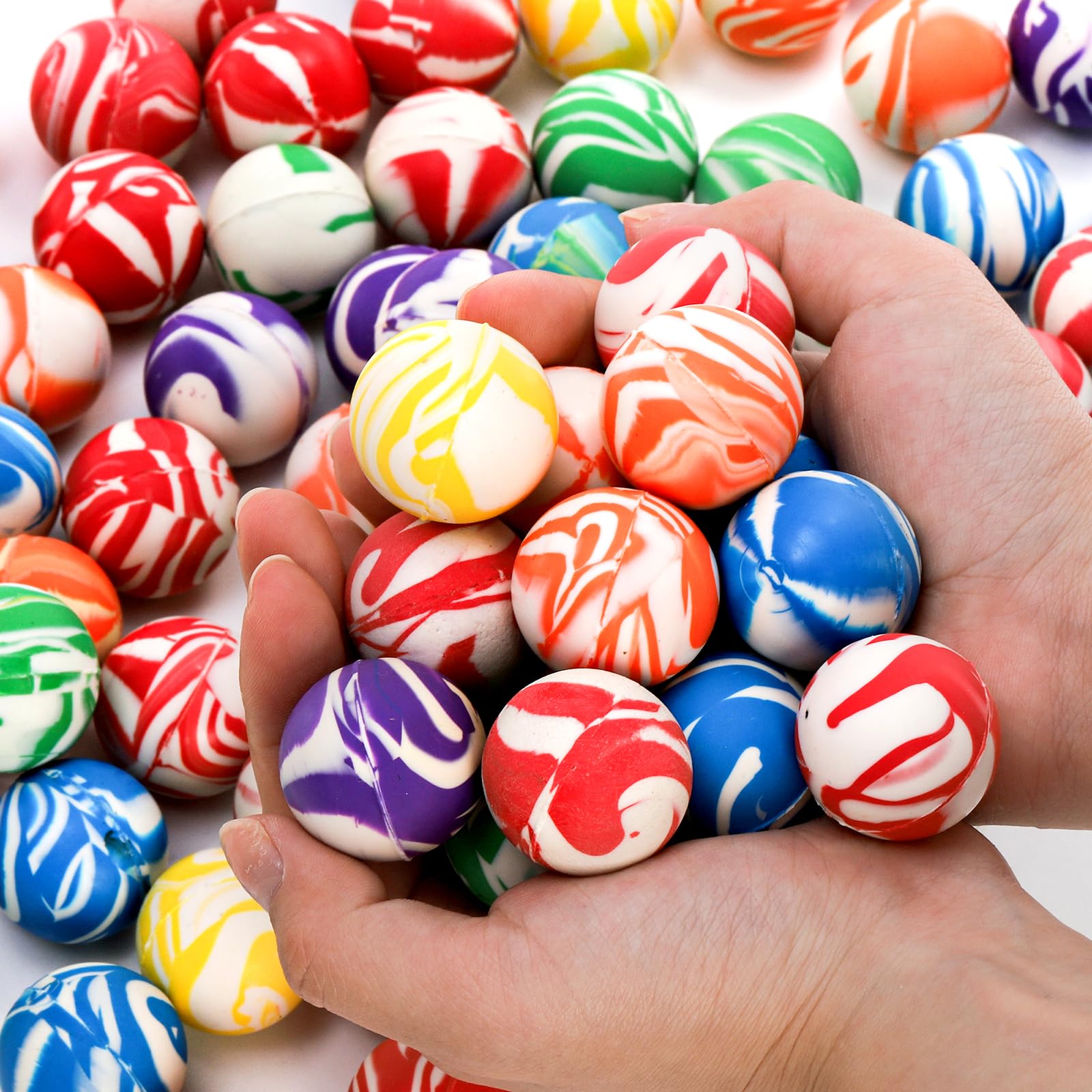 Paquete de 100 bolas coloridas pequeñas y rebotantes, bolas de rebote de goma surtidas de 1.260 in, bolas de rebote alto con patrón mixto a granel, recuerdos de fiesta para niños, regalo de 3