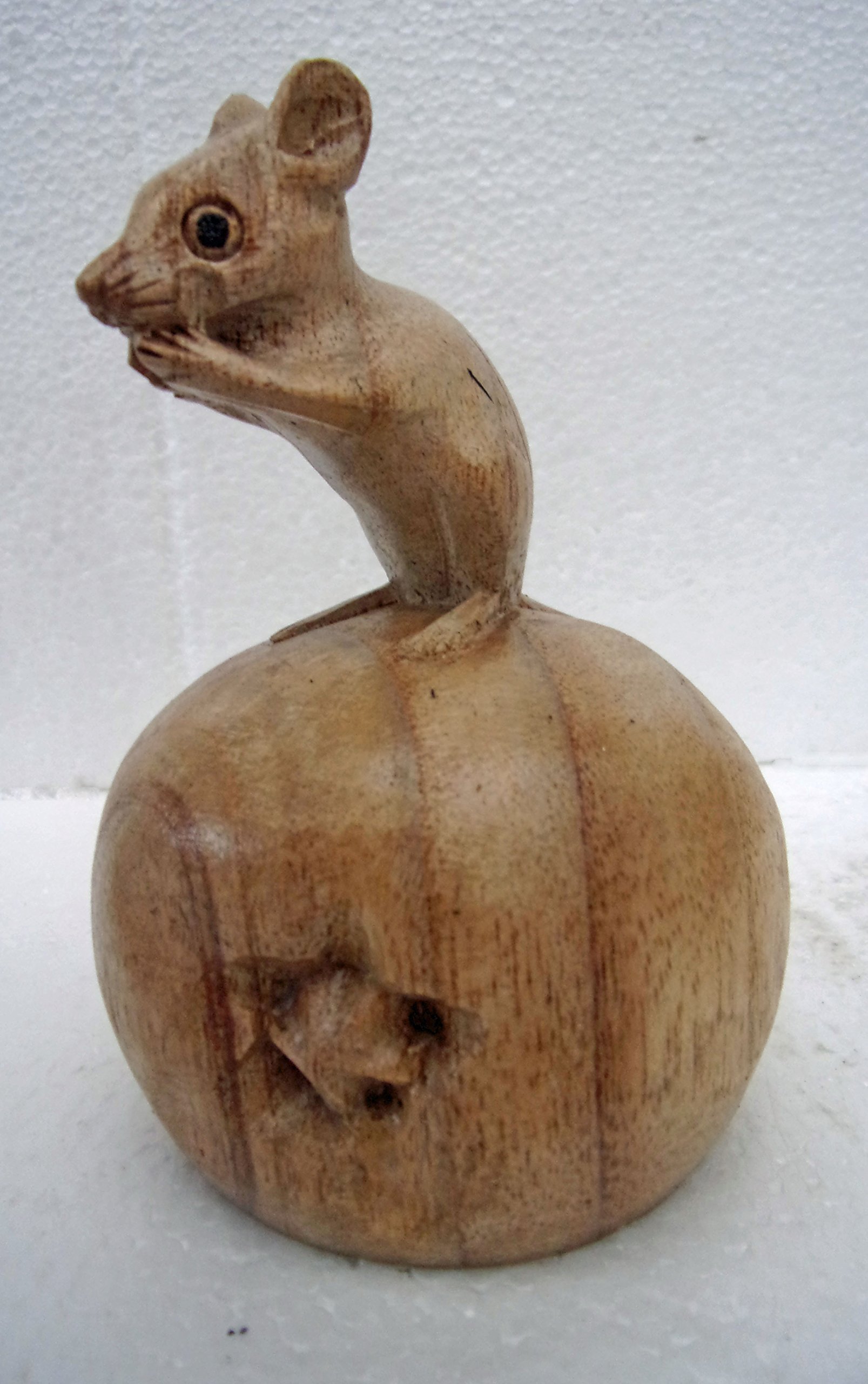 Plantation Designs Unusual Hand Carved Wooden Mouse On Apple