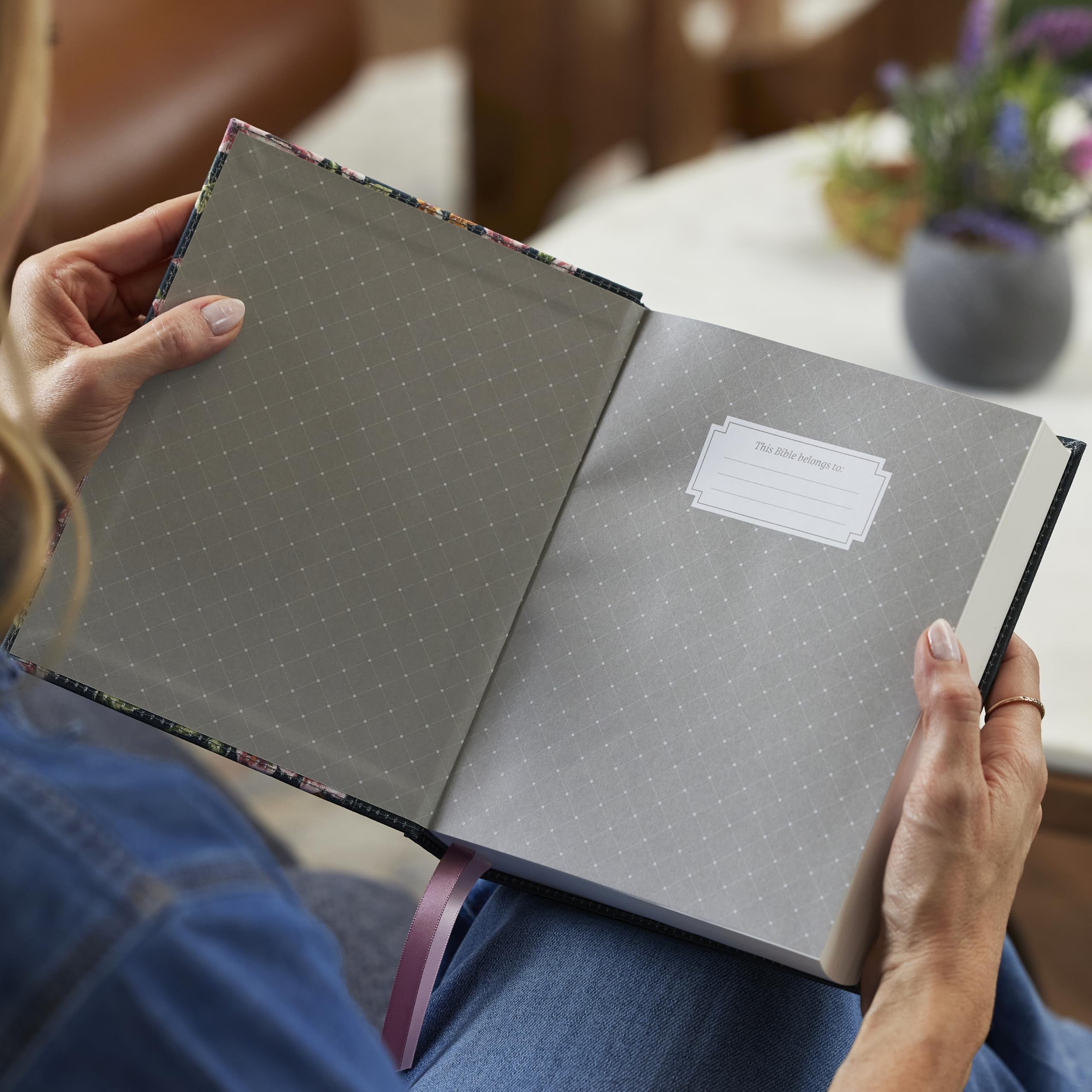 NKJV, Journal the Word Bible, Cloth Over Board, Gray Floral, Red Letter Edition, Comfort Print: Reflect, Journal, or Create Art Next to Your Favorite Verses