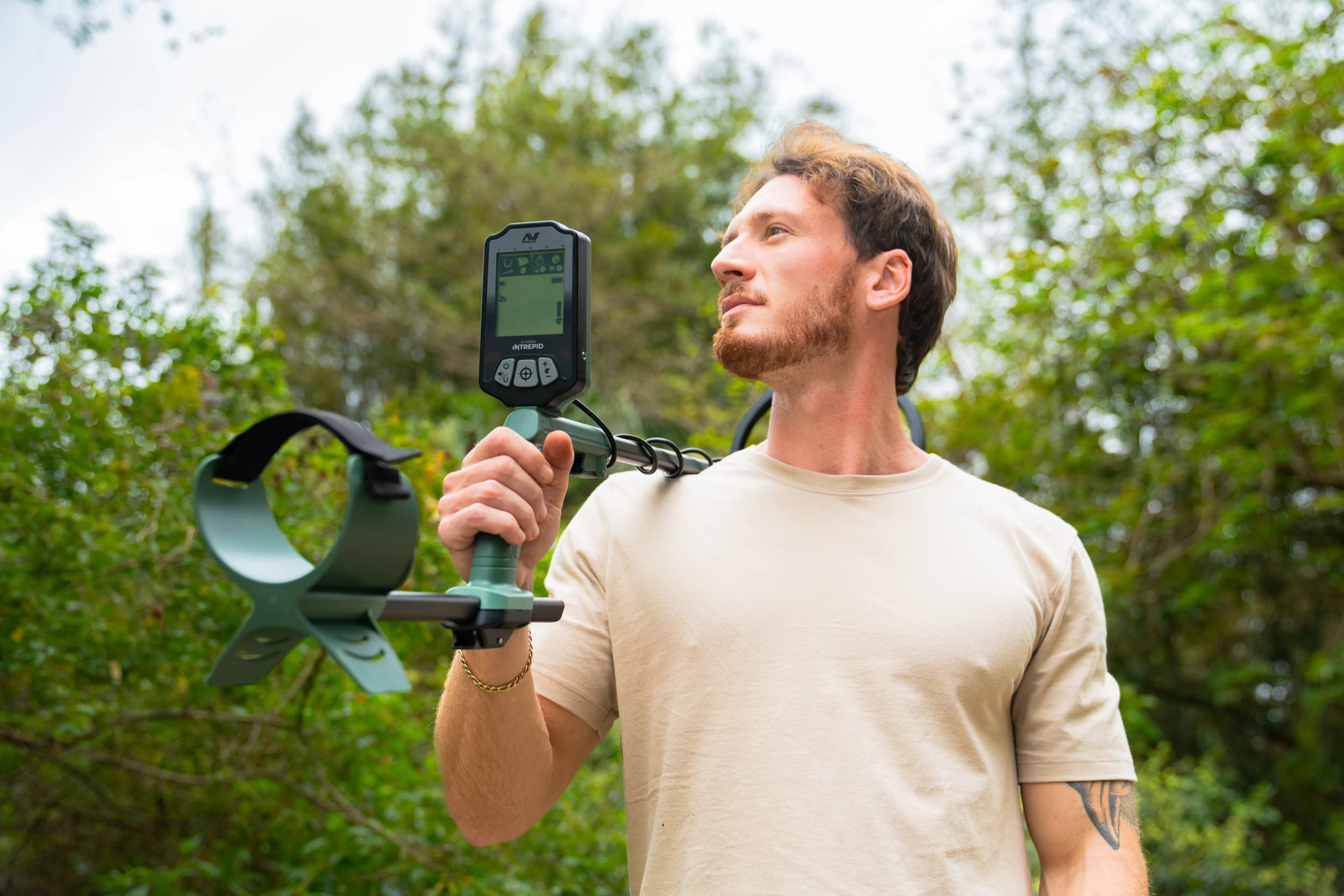 Détecteur de métaux Professionnel Tout-Terrain Minelab X-Terra Intrepid pour Adultes et Enfants - avec Bobine étanche - 2 Modes de détection et Identification Claire des cibles