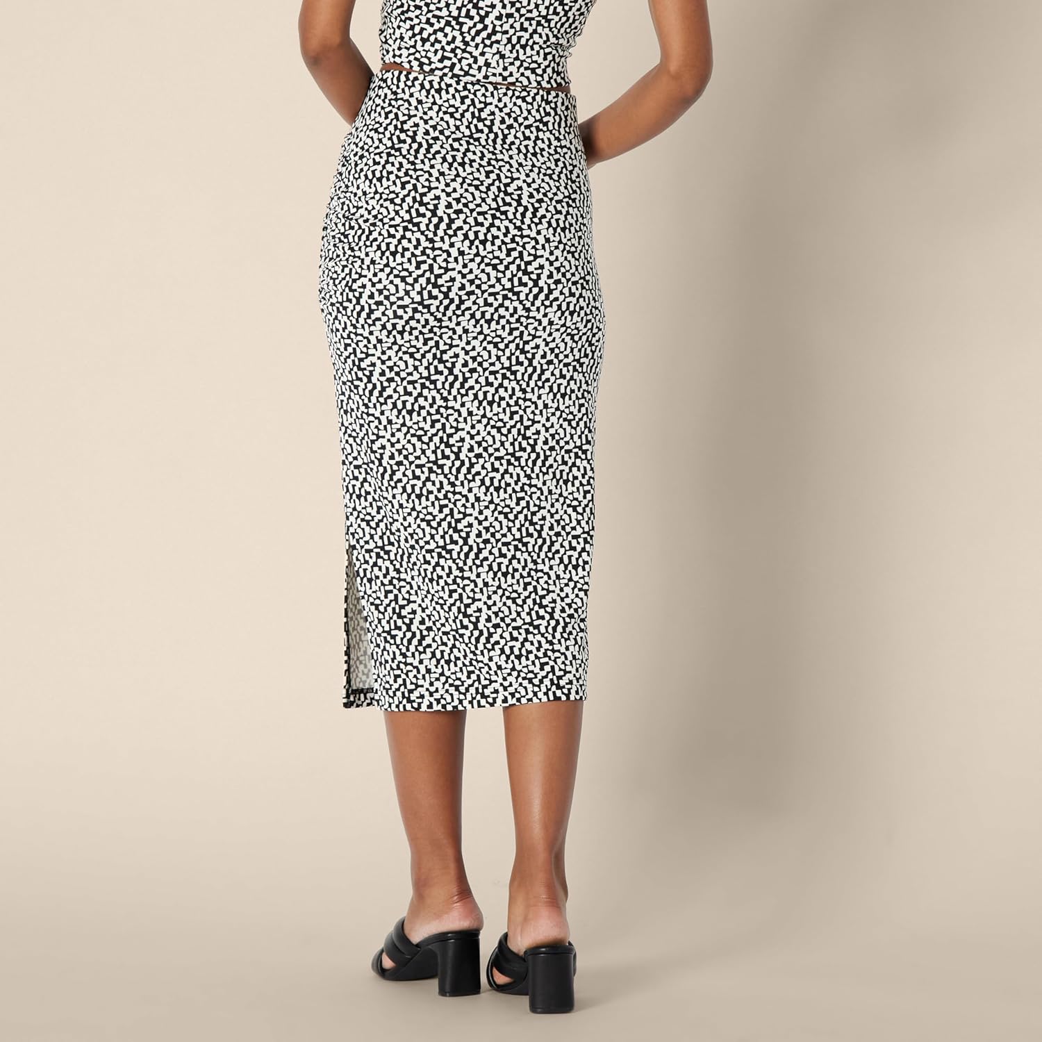 amazon essentials womens slim-fit ruched matte jersey skirt (top sold separately) xx-large black ivory geometric