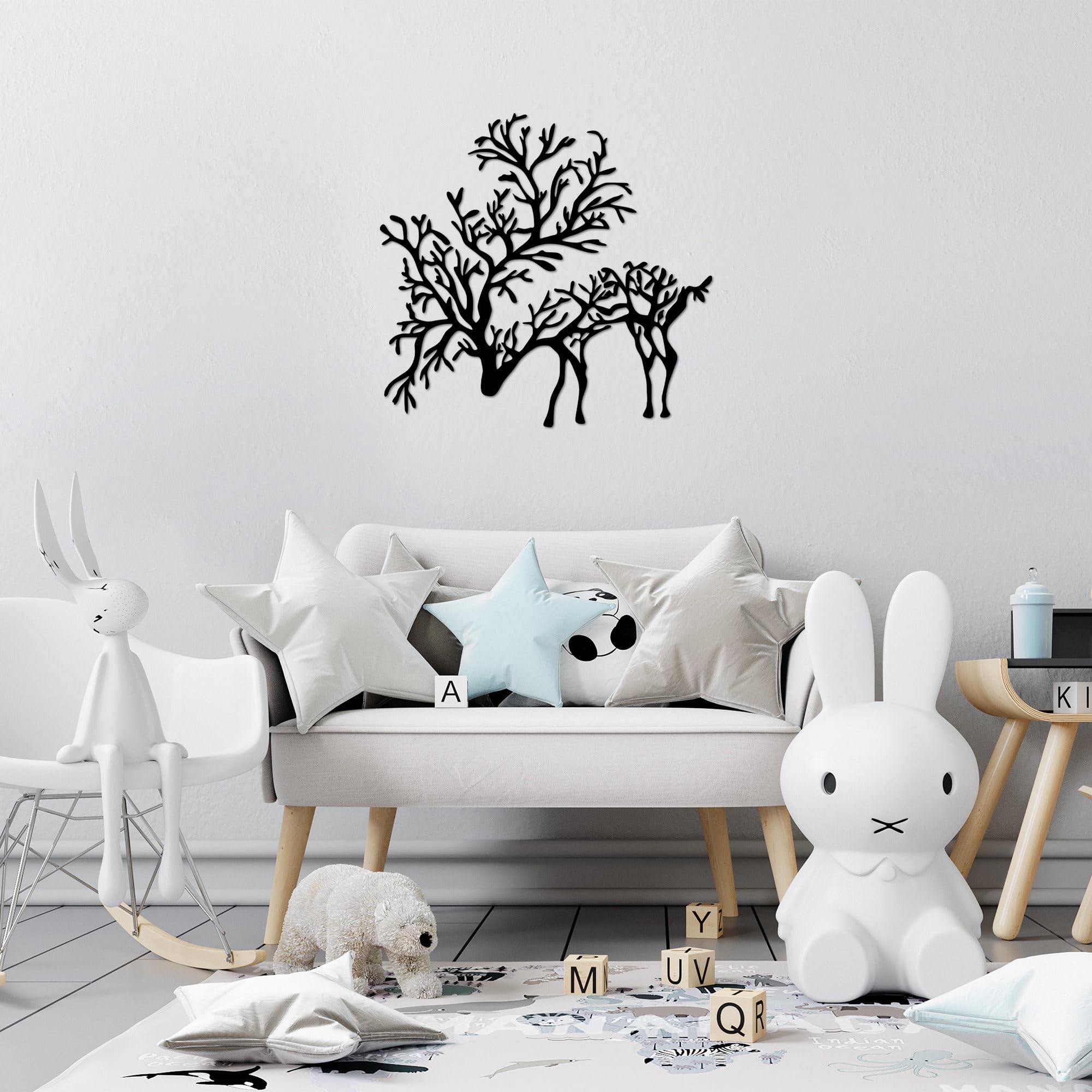 Déco murale moderne en métal noir pour sublimer un salon contemporain