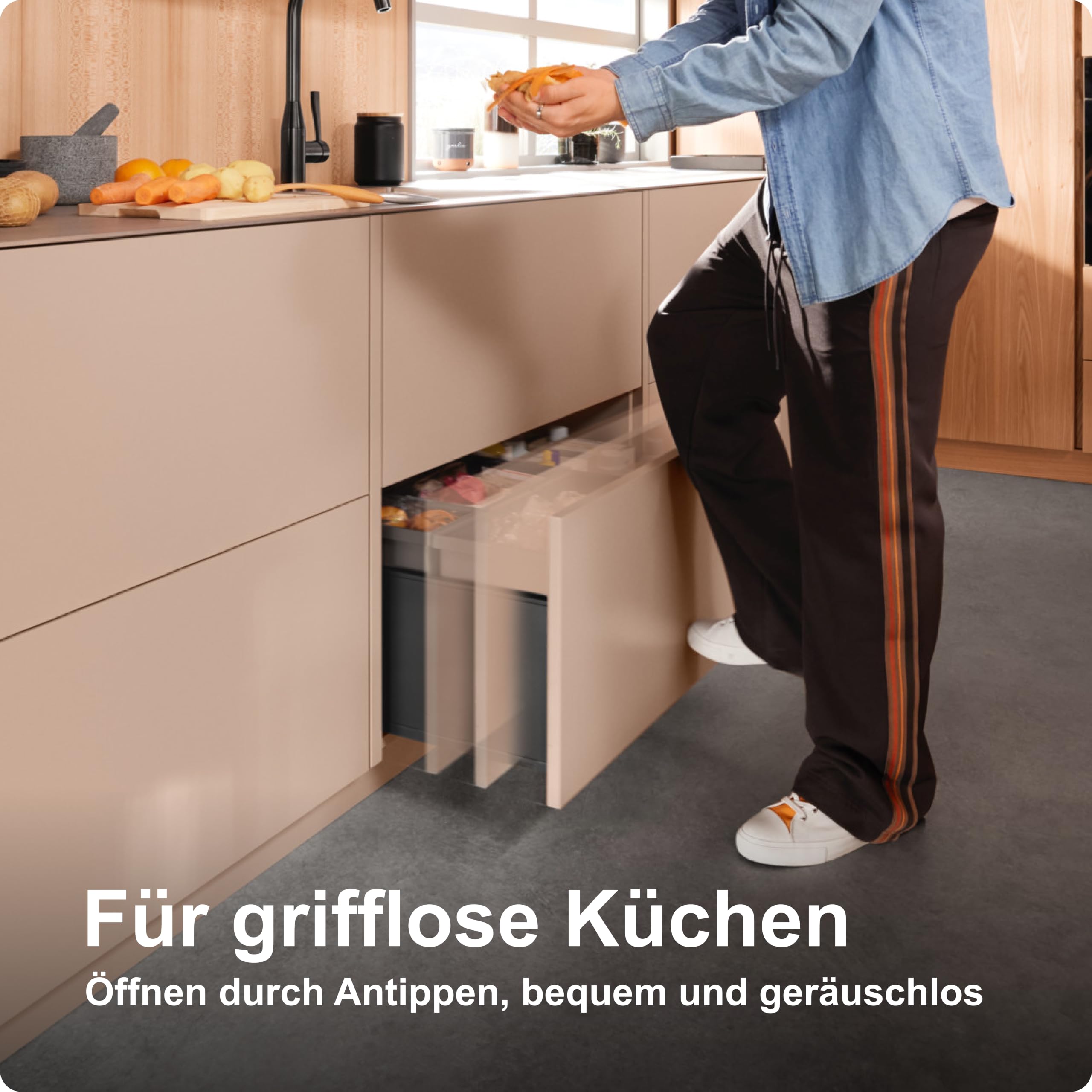blum SERVO-DRIVE uno Set | Elektrischer Türöffner für grifflose Küche | Öffnet Auszüge elektrisch auf Fingerdruck | Ideal für Abfallauszüge | Mit Anlehnschutz | Inkl. Netzteil, einfache Montage