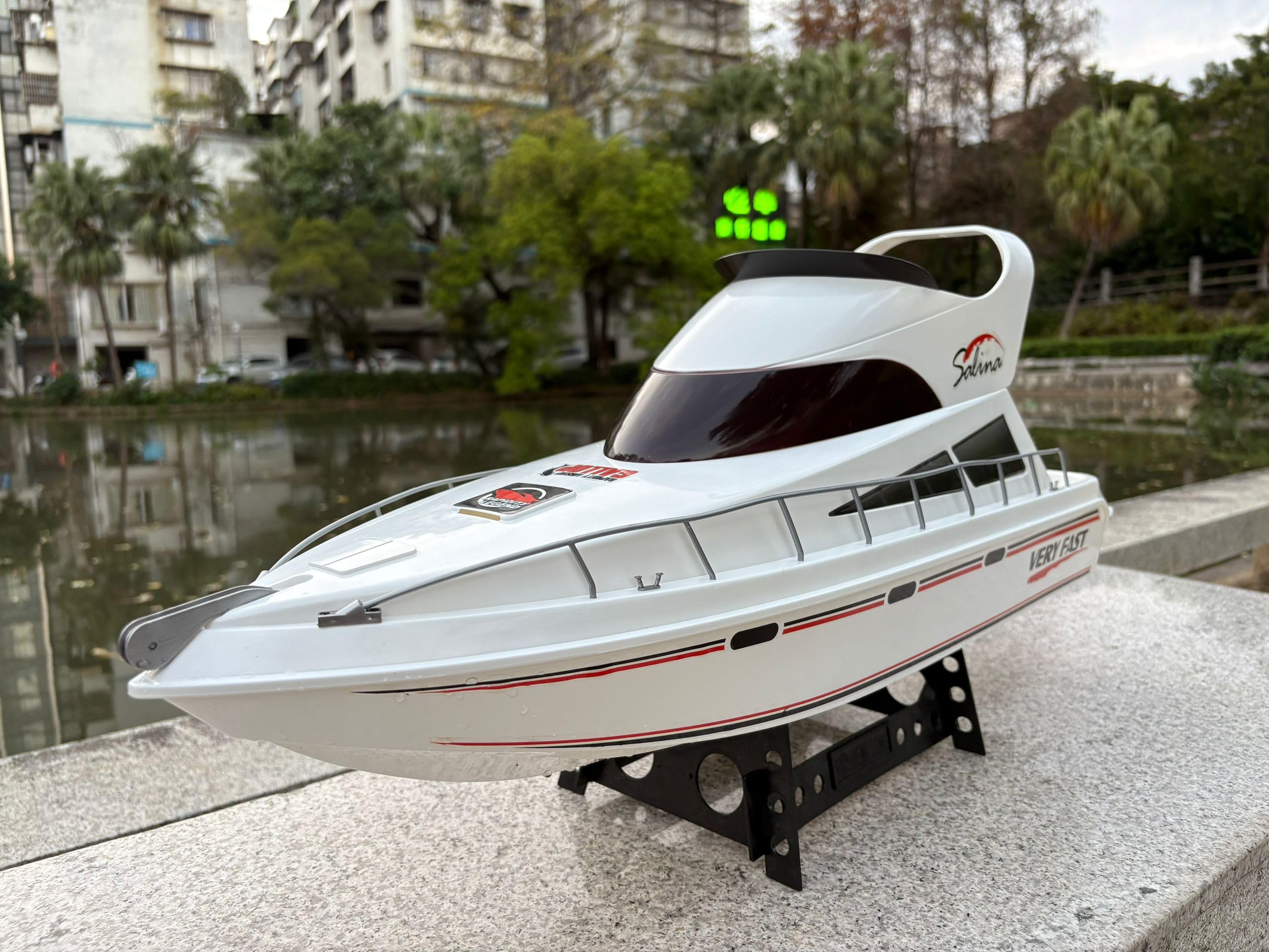 Amazon.com: SOWOFA 27.5-Inch Remote Control Cruise Boats Model