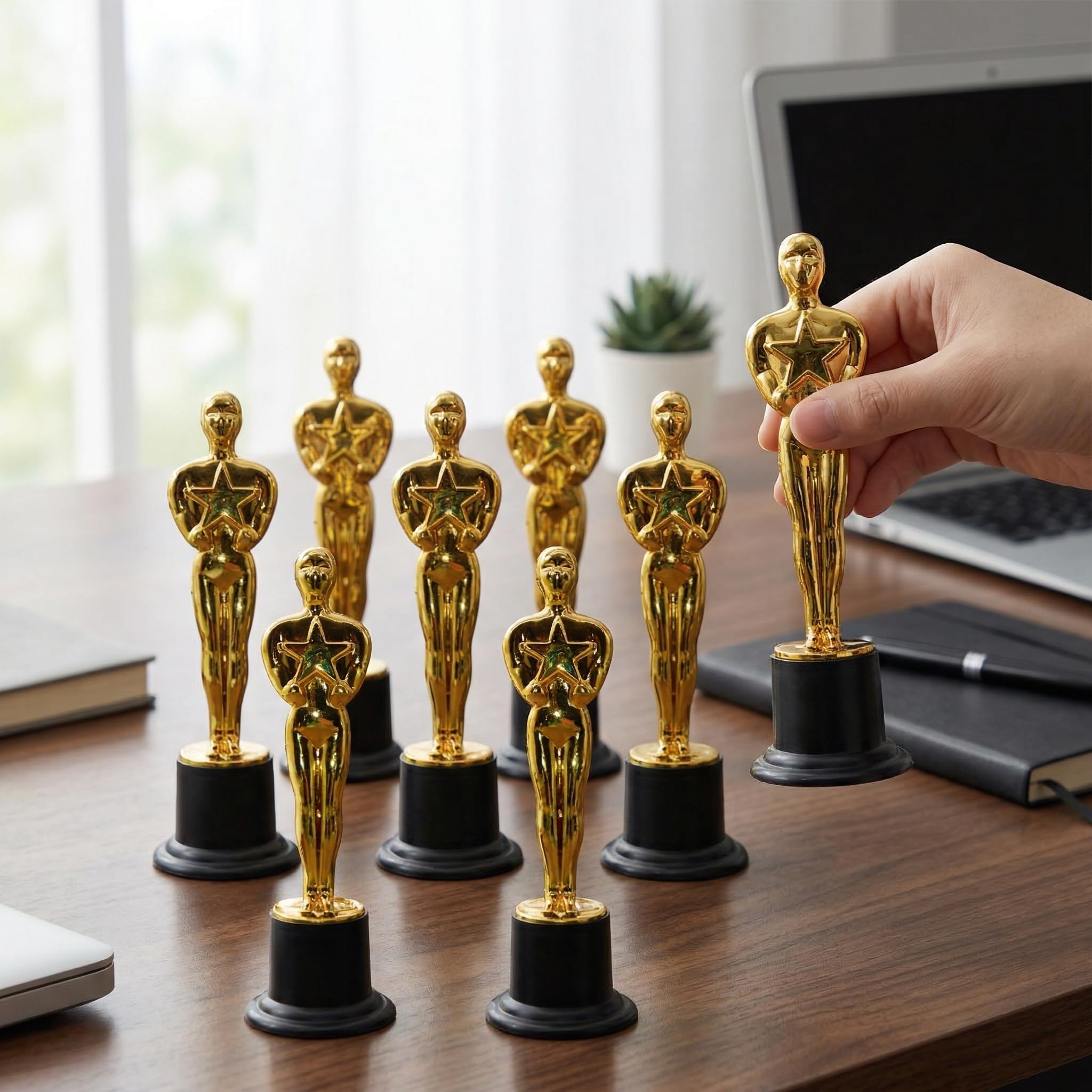 Cinturón de Seguridad para Silla Alta – 8 Trofeos de Plástico Dorado para Fiestas, Celebraciones y Premios