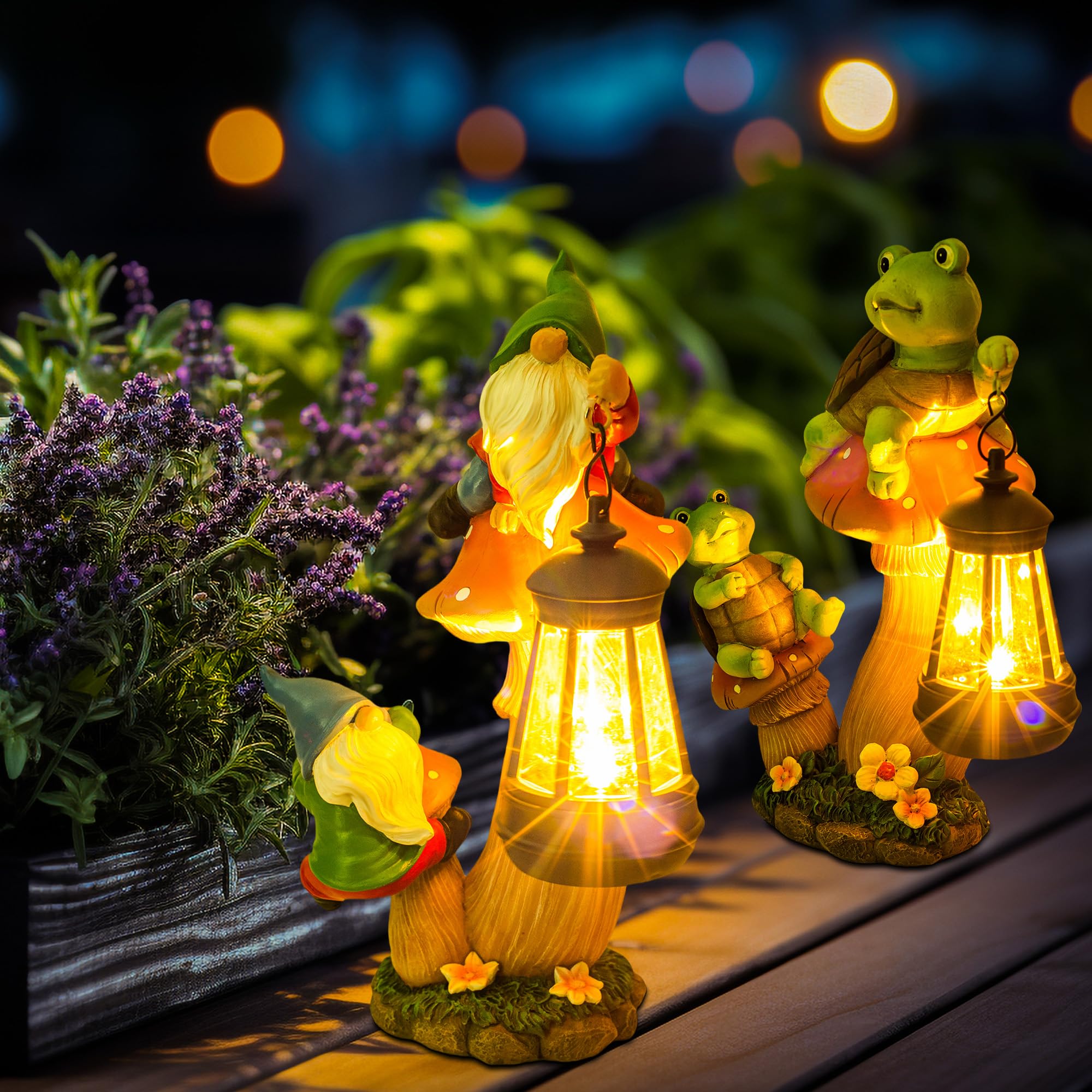 YUETJIN Divertente gnomo da giardino che si arrampica su fungo con una lanterna LED solare in resina a forma di fungo statua per patio, cortile, prato, portico, decorazione