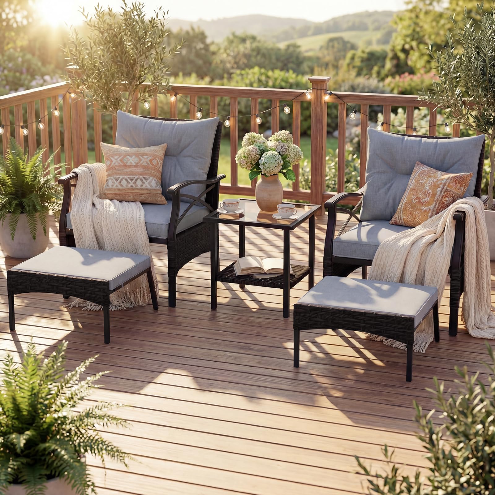 Giantex 5-teiliges Rattan Gartenmöbel Set, Balkonmöbel Kleiner 2-4 Personen, Lounge Möbel Outdoor mit Tisch, 2 Sessel, 2 Hocker, inkl. Rückenkissen & Sitzkissen, Terrassenmöbel