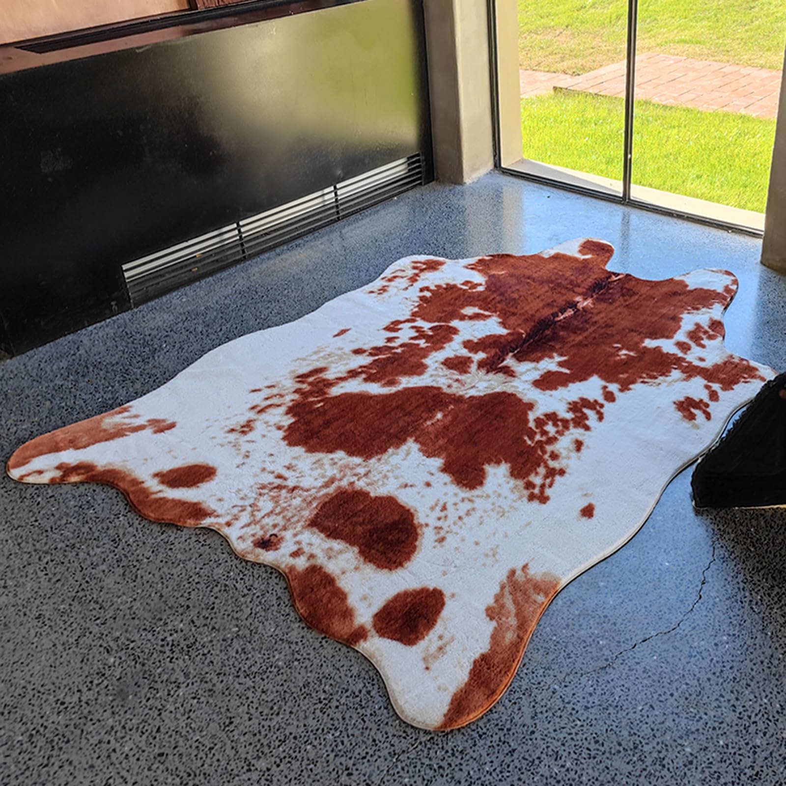 Tapis imitation peau de vache facile à nettoyer pour salon, chambre, bureau et cuisine