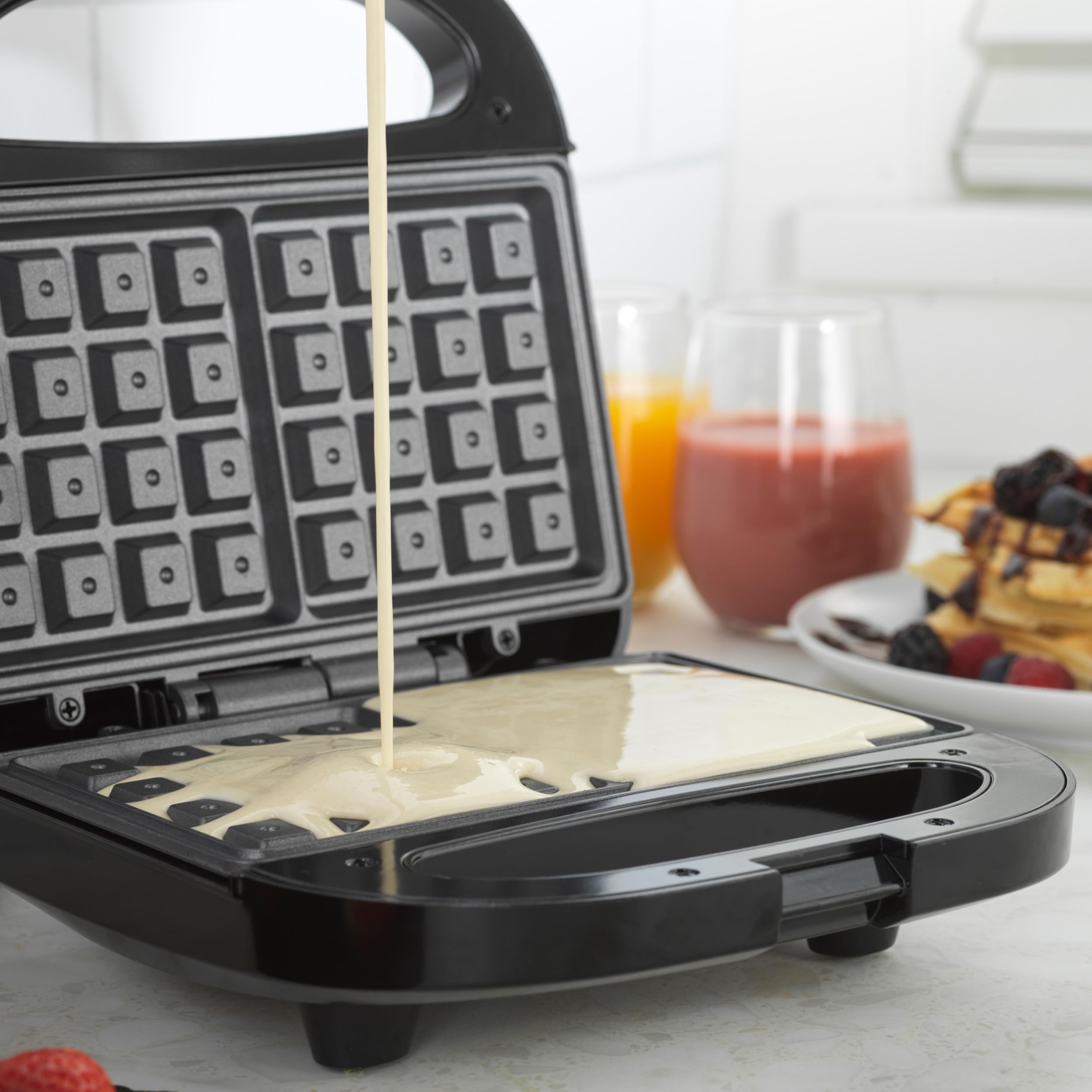 Progress Mellow Waffle Maker - 2 rebanadas, control automático de temperatura, luces indicadoras de encendido/listo, placas de cocción antiadherentes, asas de transporte frías al tacto, 750 W