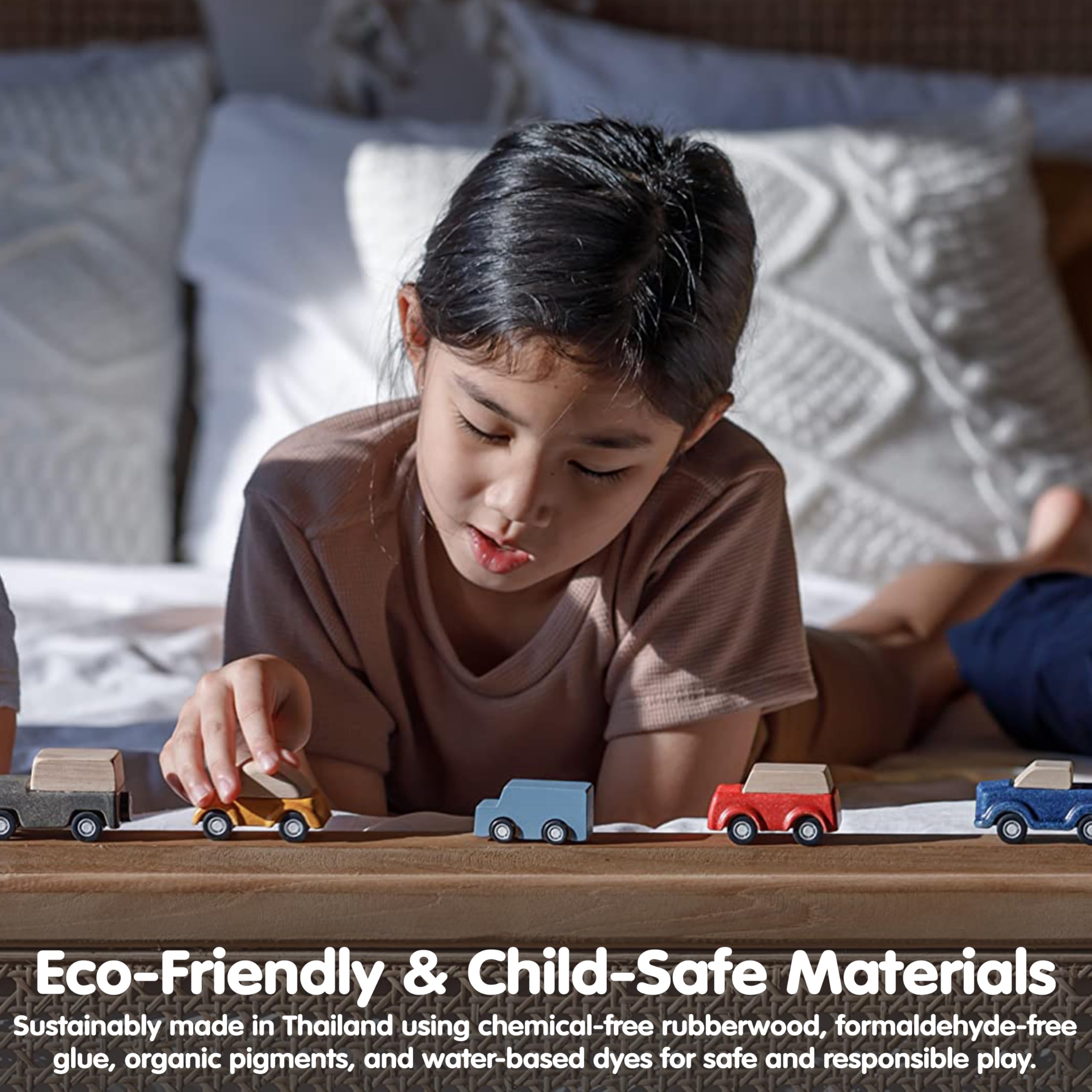 PlanToys, Auto in legno rosso, giocattolo ecologico, per bambini tra 2 e 6 anni