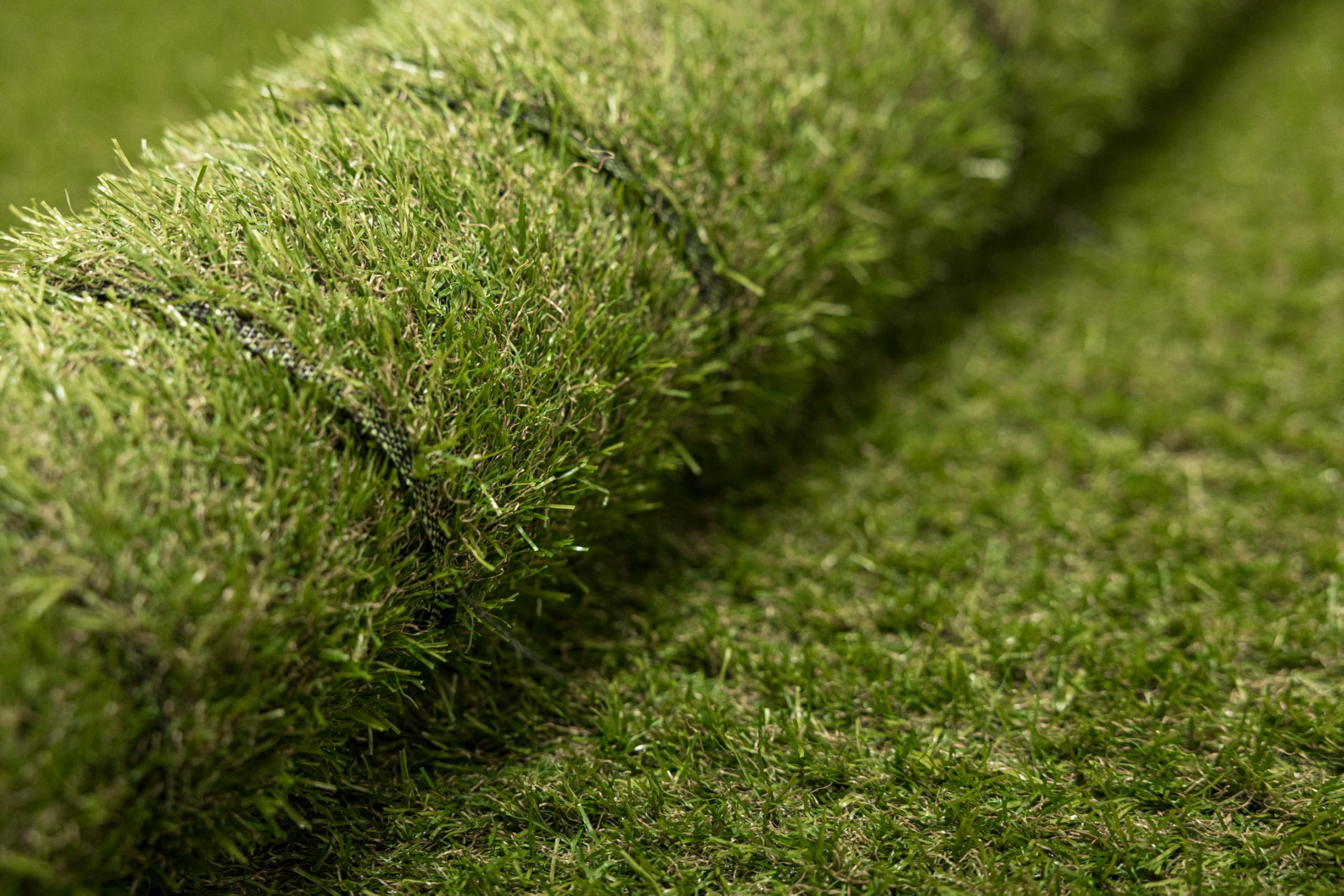 Kunstrasen AIMSLEY 21mm 300x500 cm Kunstrasen für Balkon, Terrasse, Garten, Poolbereich, weich Wasserdurchlässig Grün Artificial Grass, Outdoor Kunstrasen Rollrasen mit Meterware, Rasenteppich