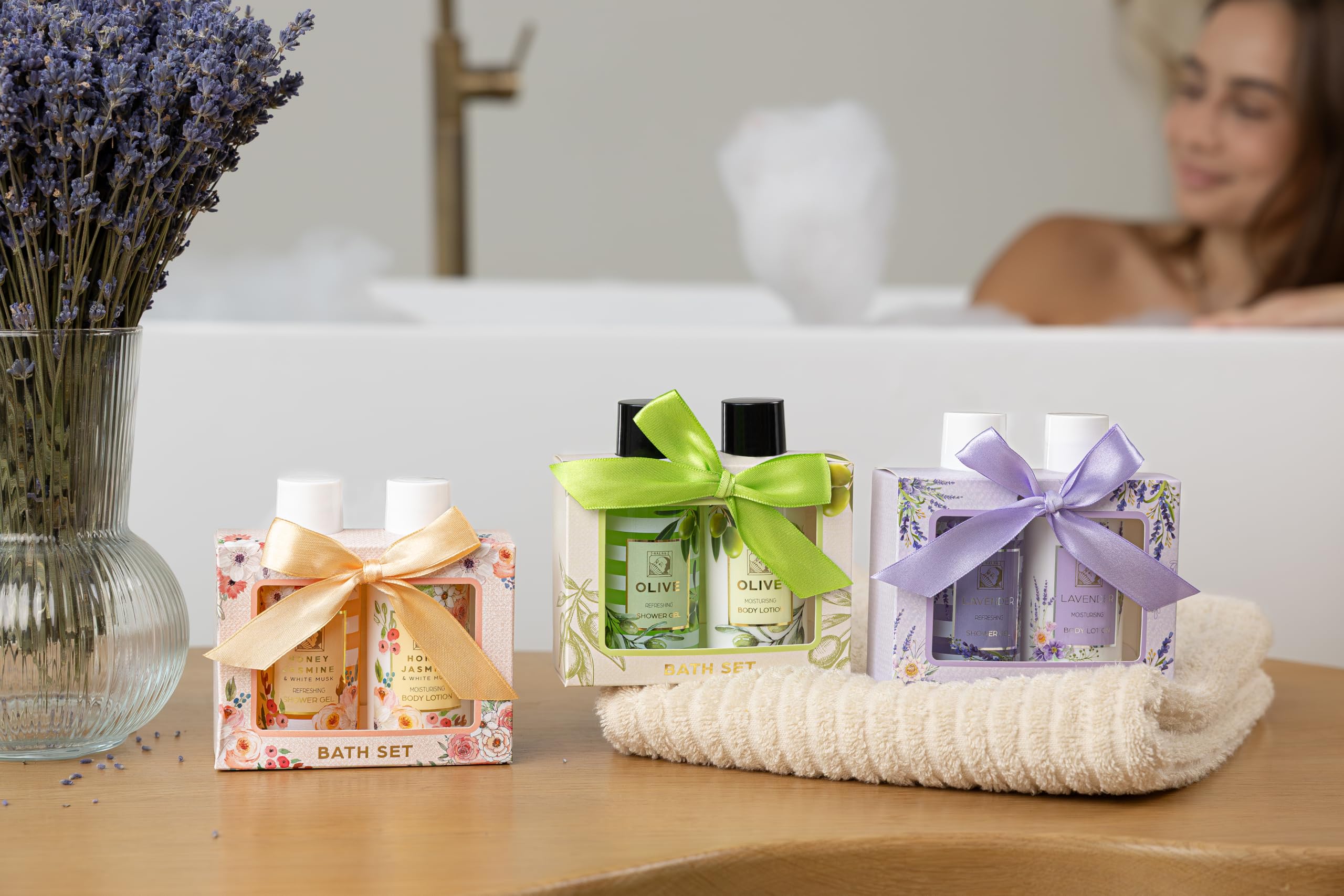 Accentra - Set de ducha para mujer HONEY JASMINE en un bonito estuche - Set de cuidado de 2 piezas con gel de ducha y loción corporal - Regalo de bienestar para San Valentín o el Día de la Madre