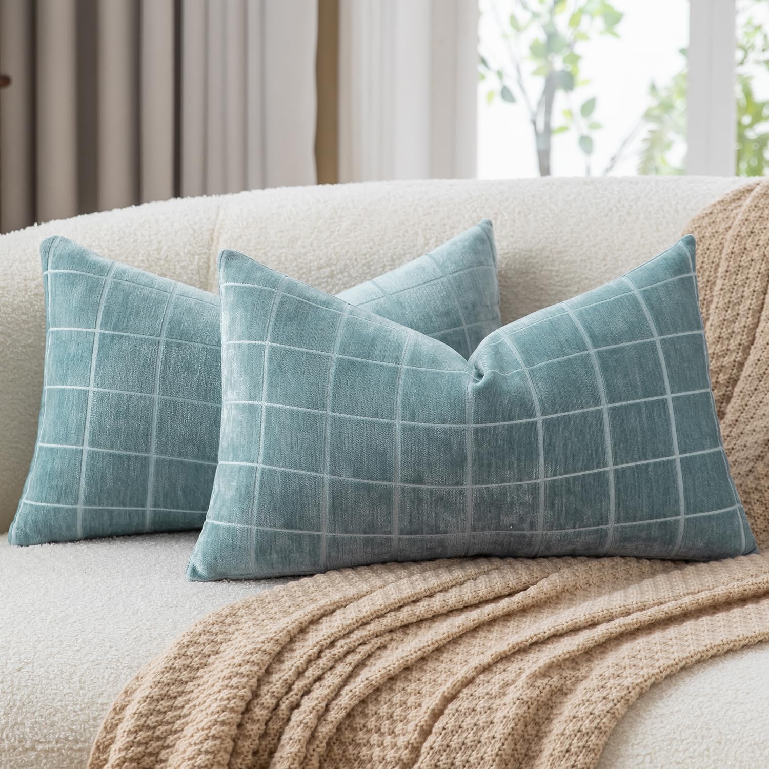 Mandioo Pack of 2 Chenille Check Cushion covers 30x50cm 12x20 Inch Vintage Plaid Decorative Pillow Covers Soft Velvet Backing Throw Pillow cases Farmhouse Sofa Couch Bed Living Room LightBlue